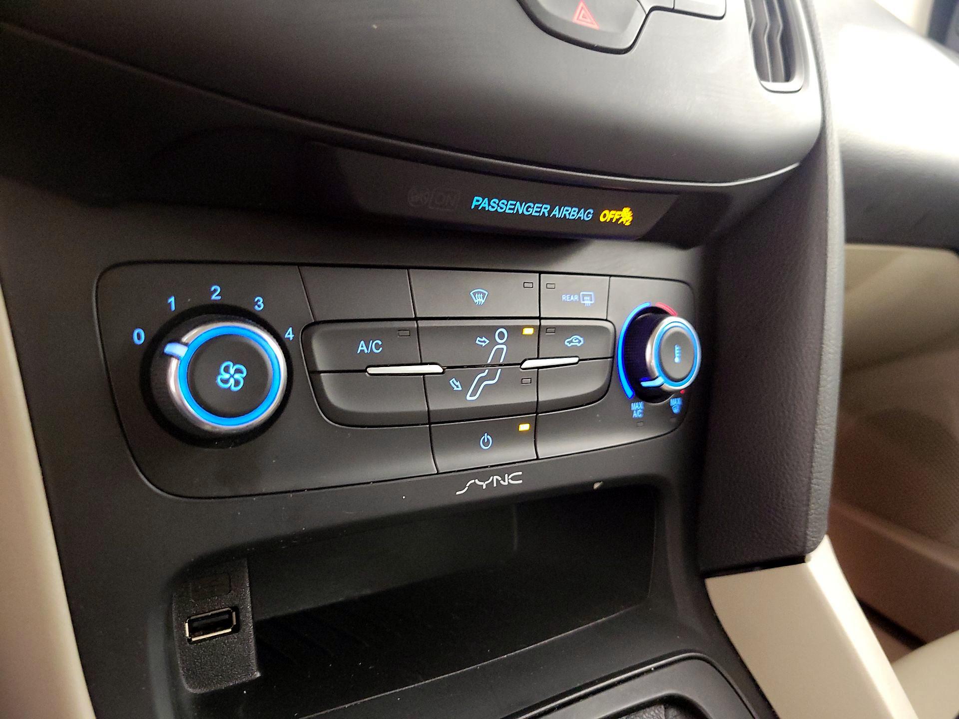 Thumbnail: 2015 Ford Focus - 16