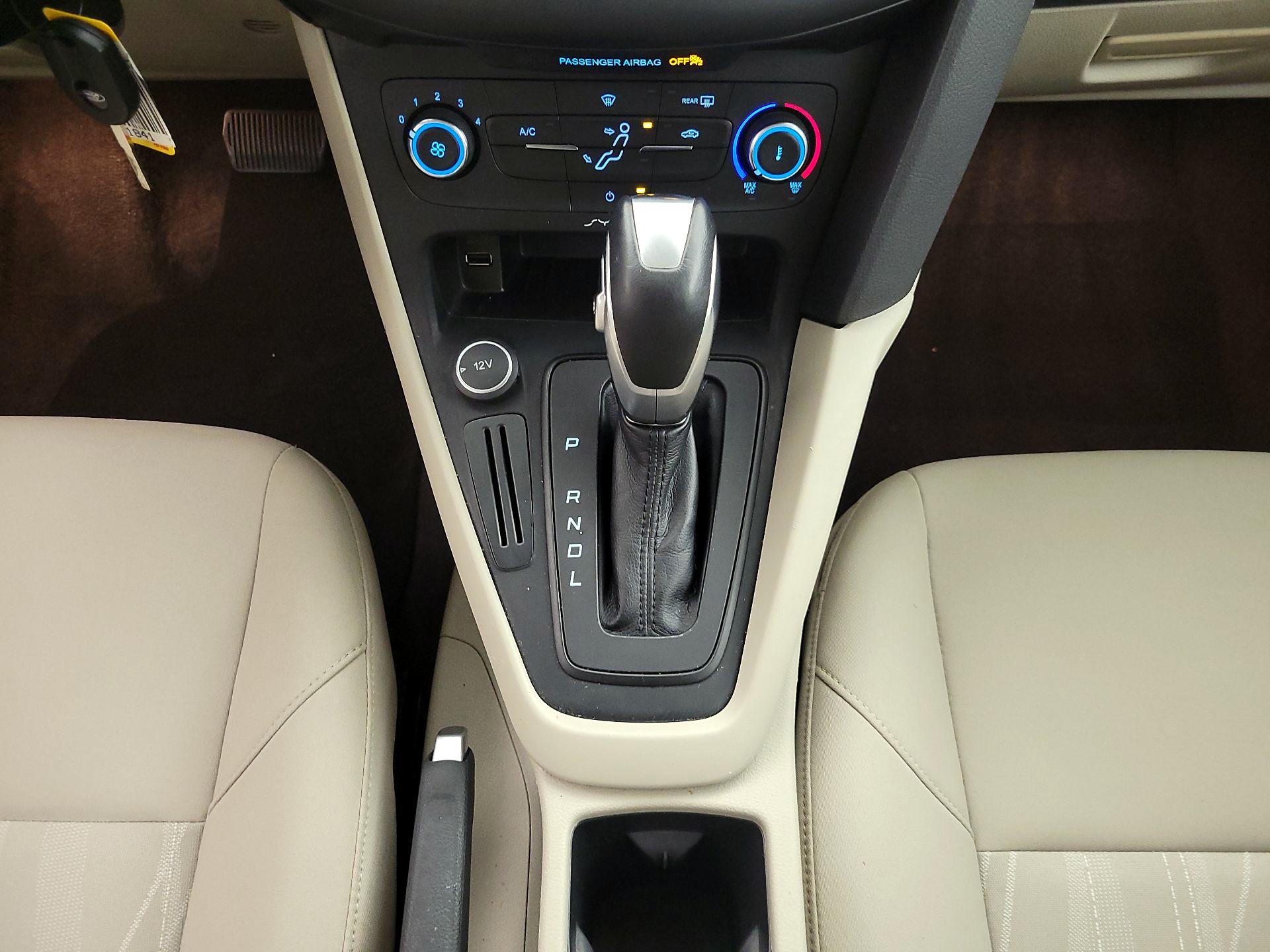 Thumbnail: 2015 Ford Focus - 17