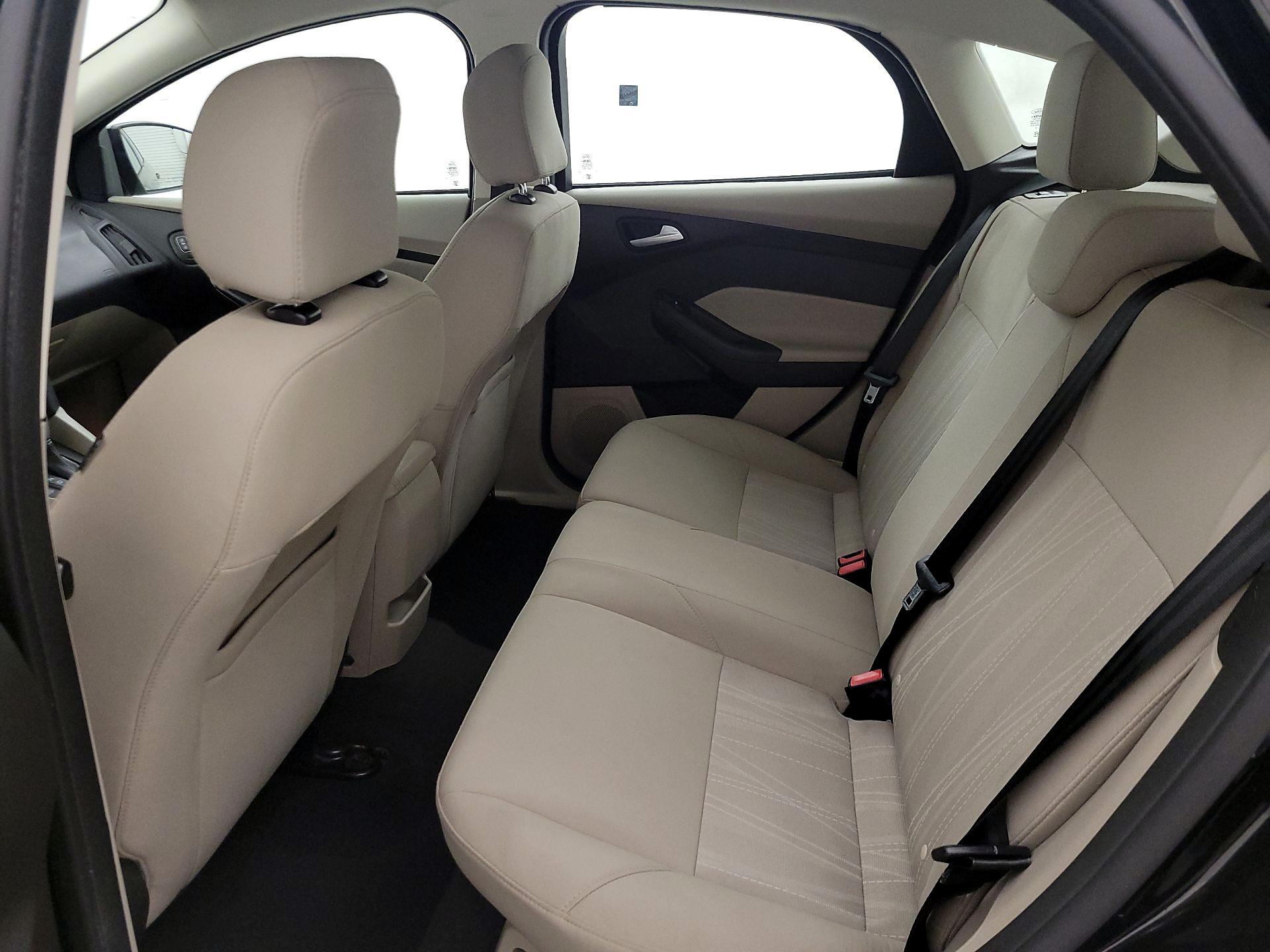 Thumbnail: 2015 Ford Focus - 19