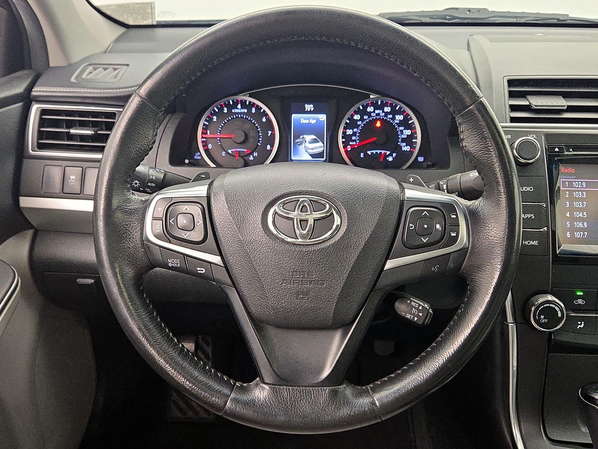 Thumbnail: 2015 Toyota Camry - 10