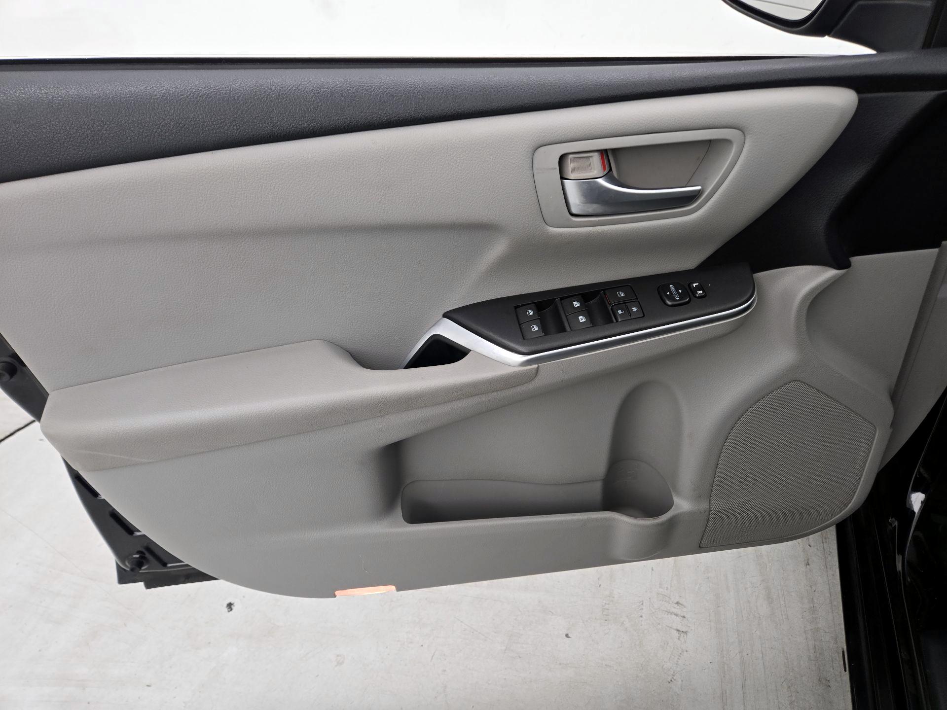 Thumbnail: 2015 Toyota Camry - 12