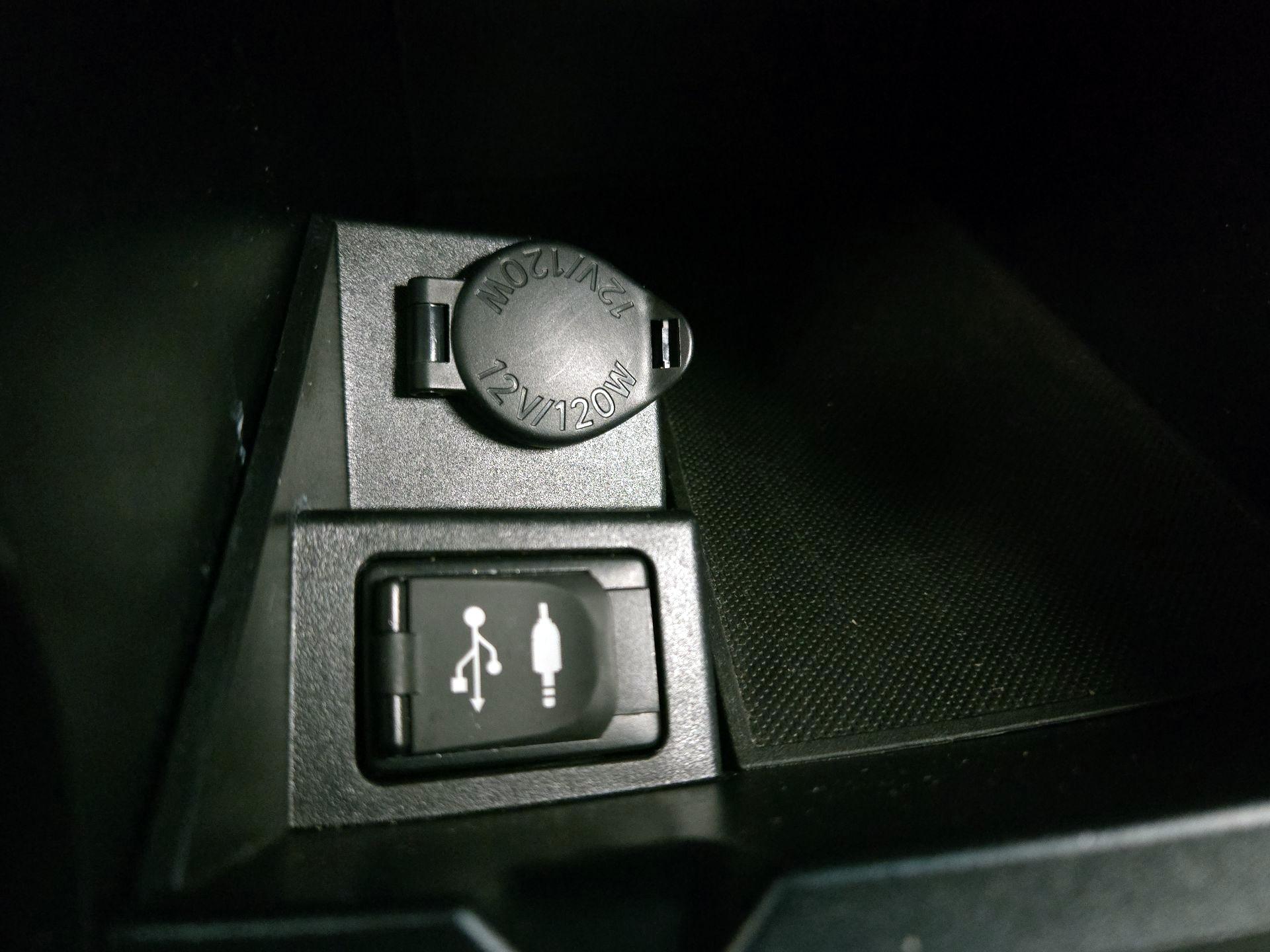 Thumbnail: 2015 Toyota Camry - 17