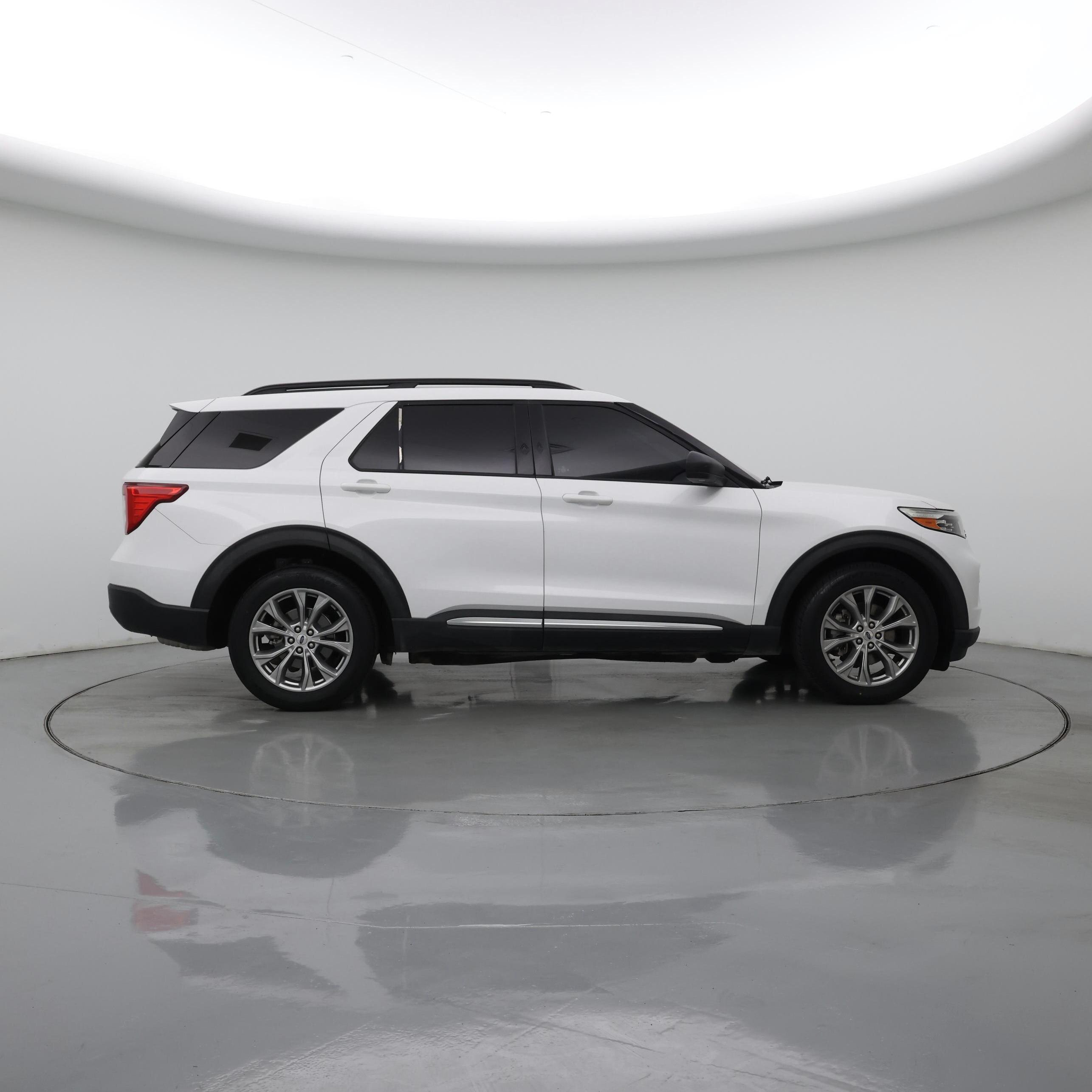 Thumbnail: 2021 Ford Explorer - 7