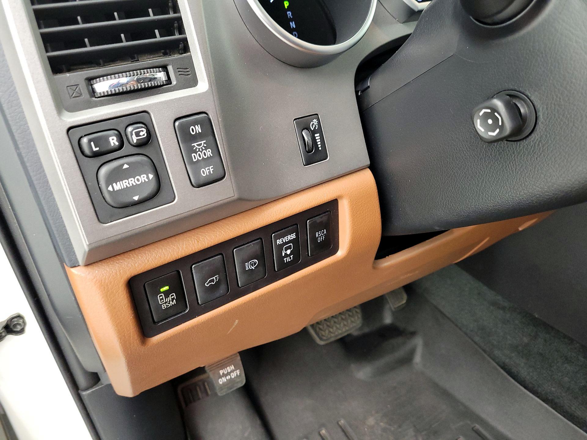 Thumbnail: 2014 Toyota Sequoia - 13