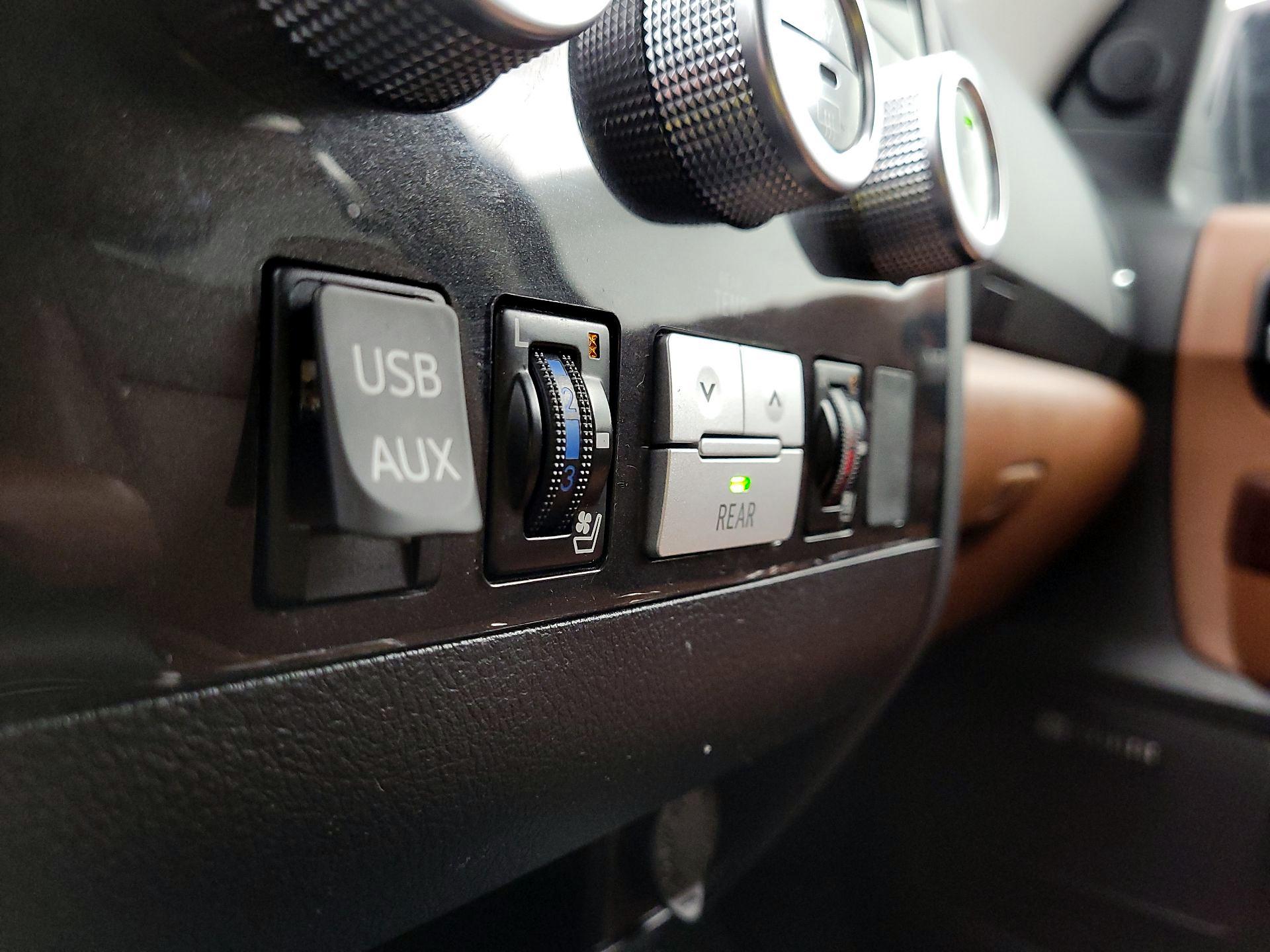 Thumbnail: 2014 Toyota Sequoia - 19