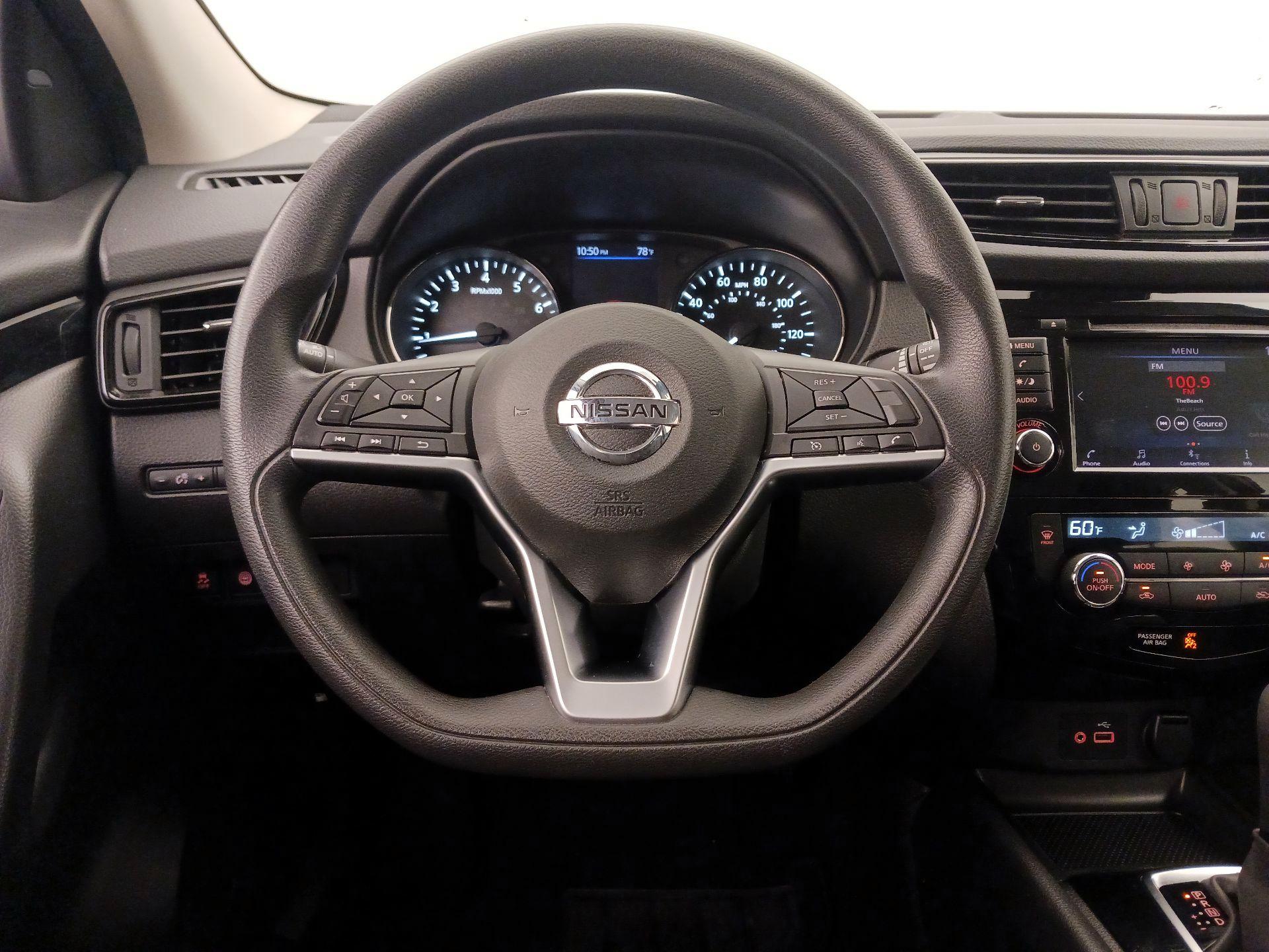 Thumbnail: 2020 Nissan Rogue Sport - 10