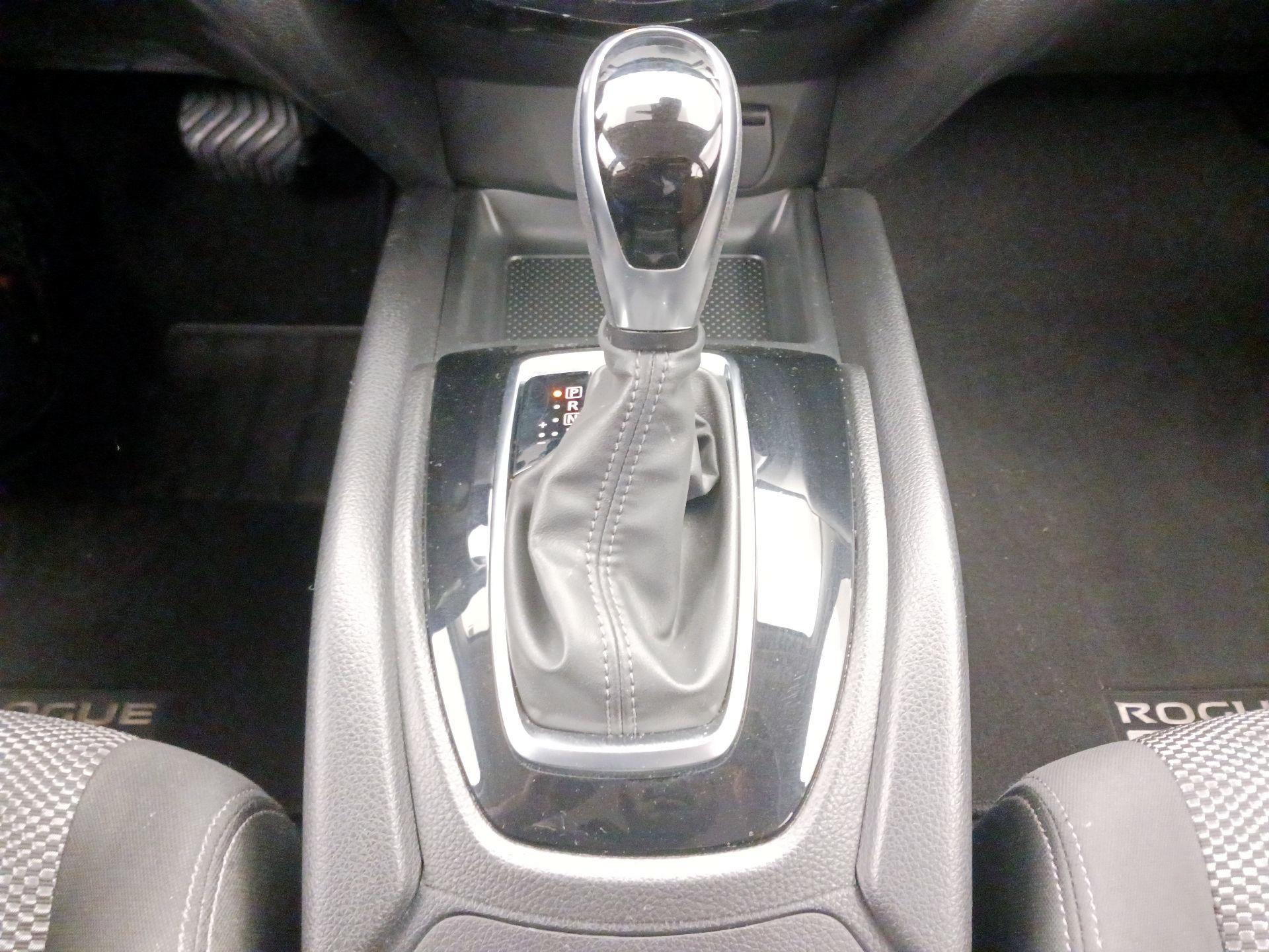 Thumbnail: 2020 Nissan Rogue Sport - 17