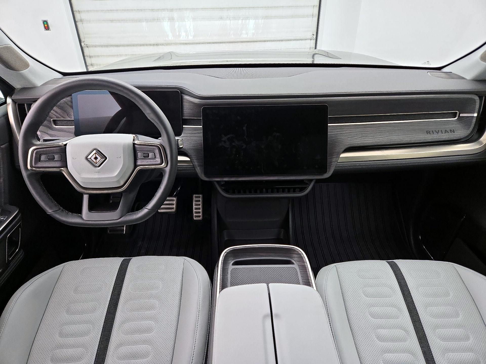Thumbnail: 2023 Rivian R1S - 9