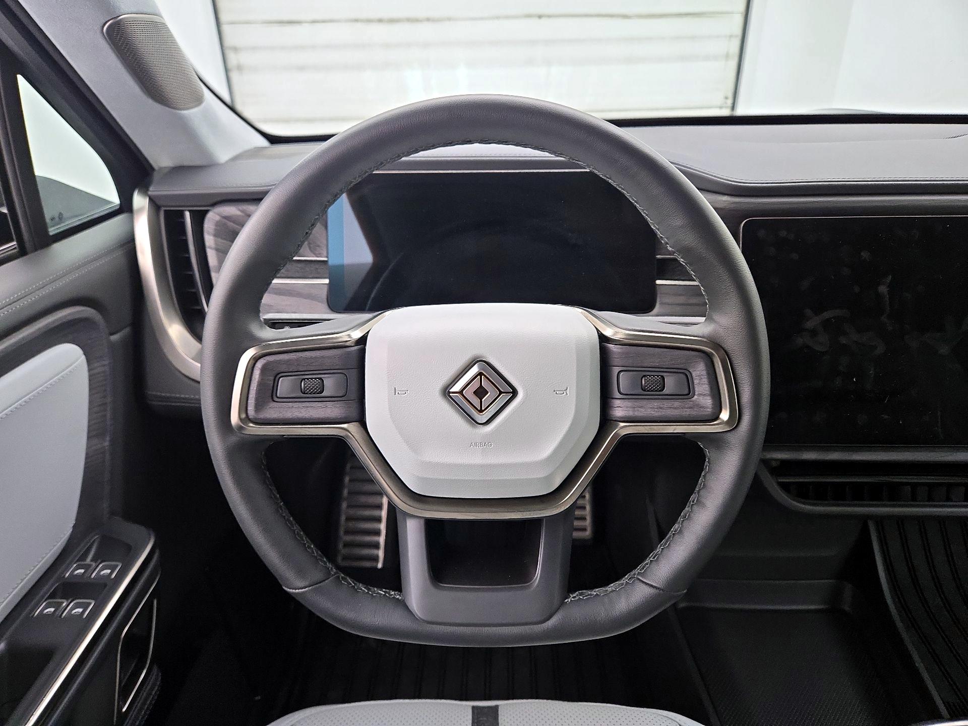 Thumbnail: 2023 Rivian R1S - 10