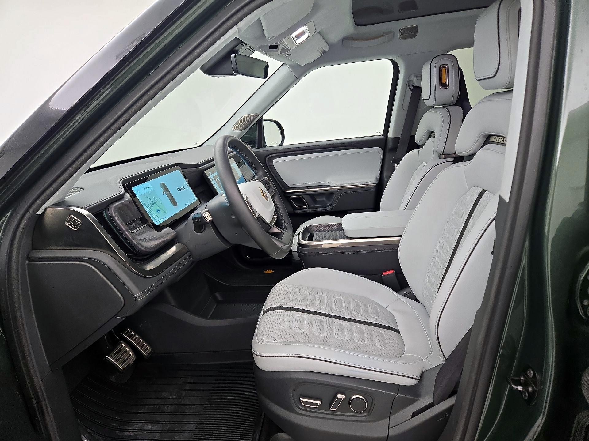 Thumbnail: 2023 Rivian R1S - 11