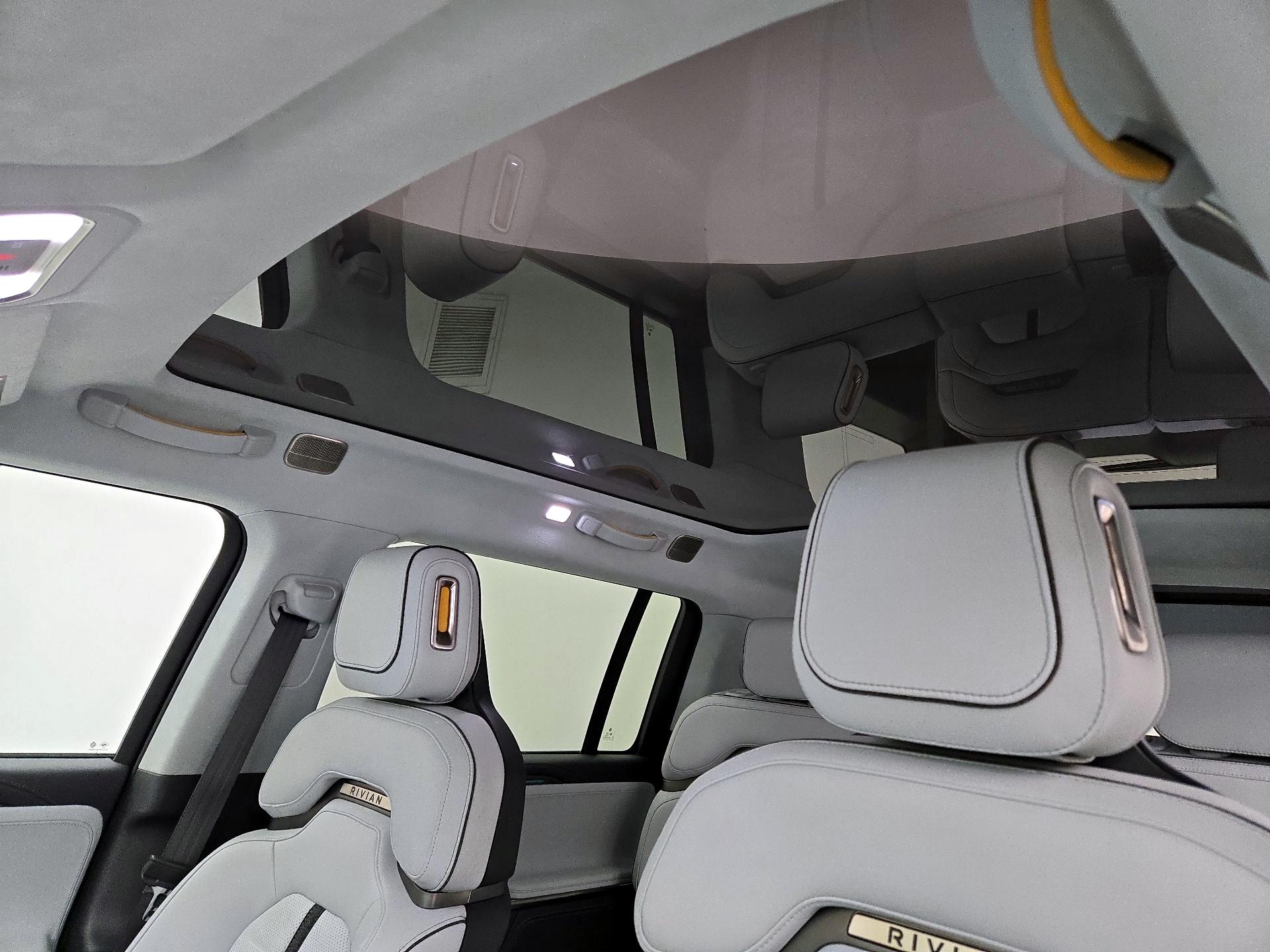 Thumbnail: 2023 Rivian R1S - 18