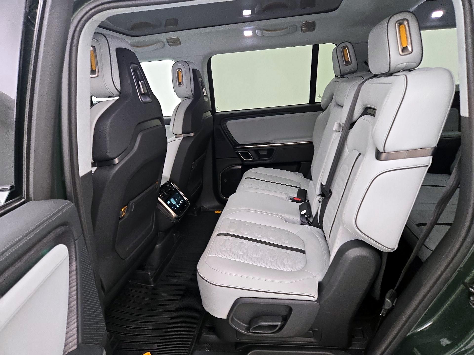 Thumbnail: 2023 Rivian R1S - 19