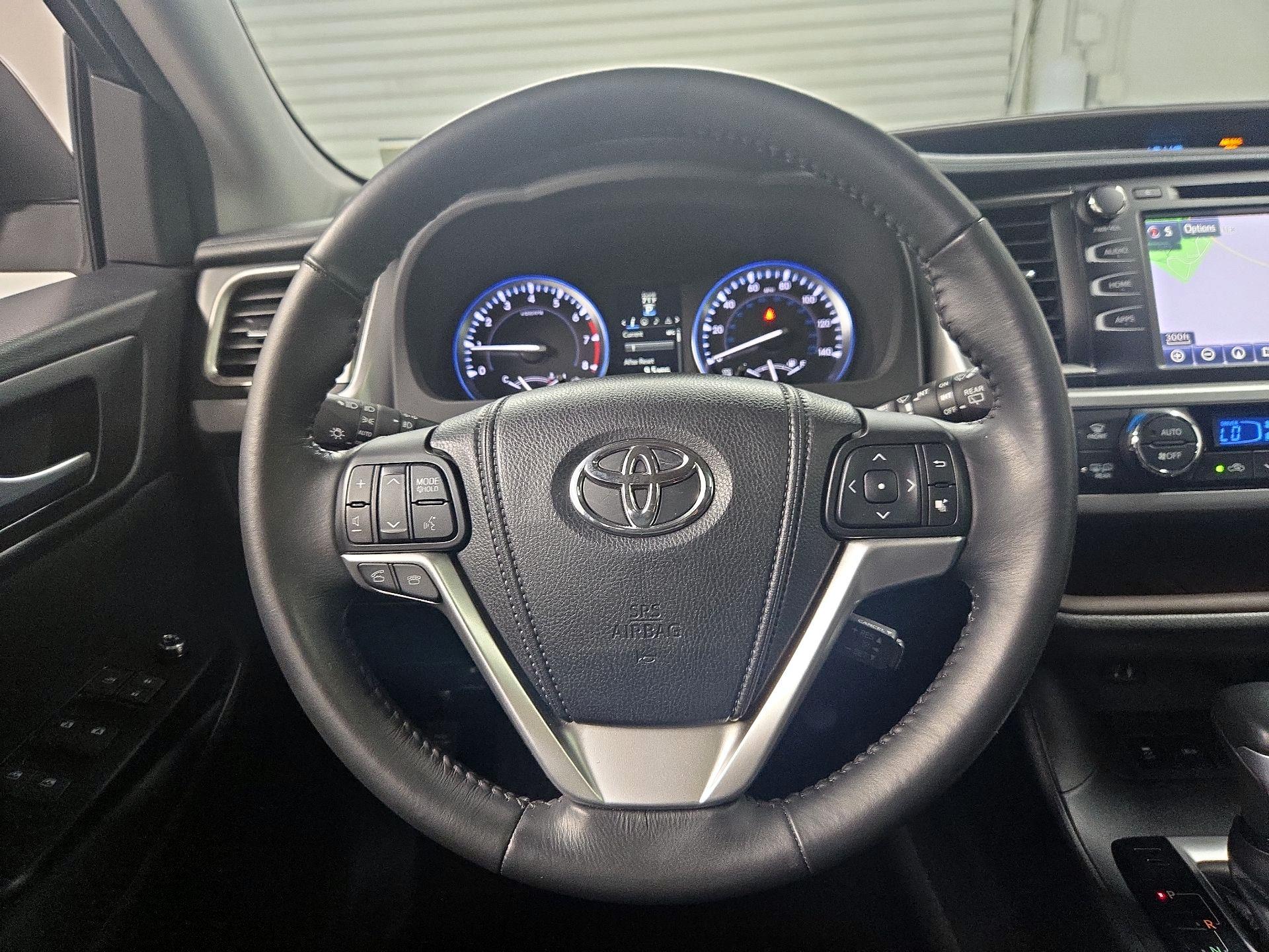 Thumbnail: 2015 Toyota Highlander - 10
