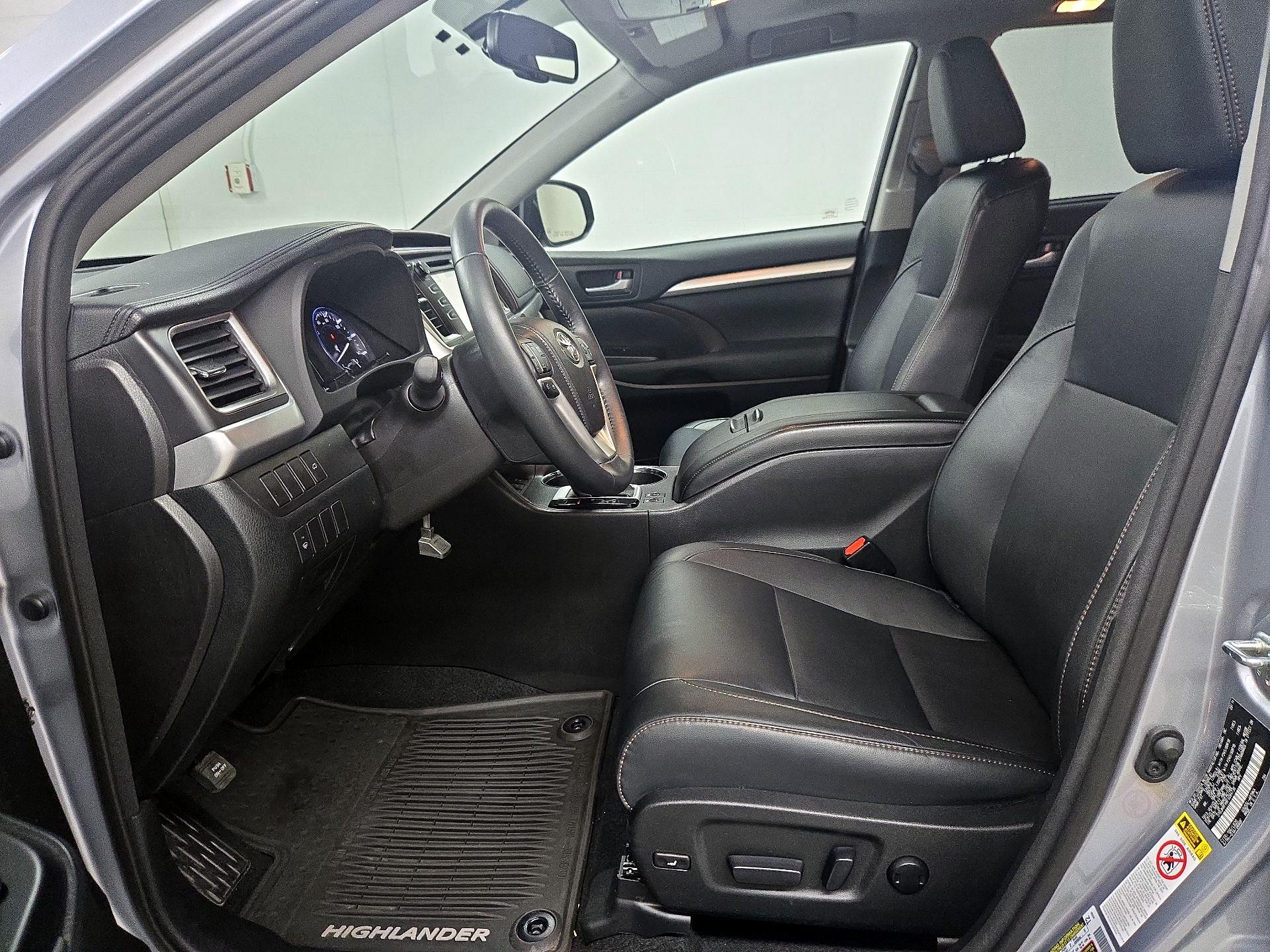 Thumbnail: 2015 Toyota Highlander - 11