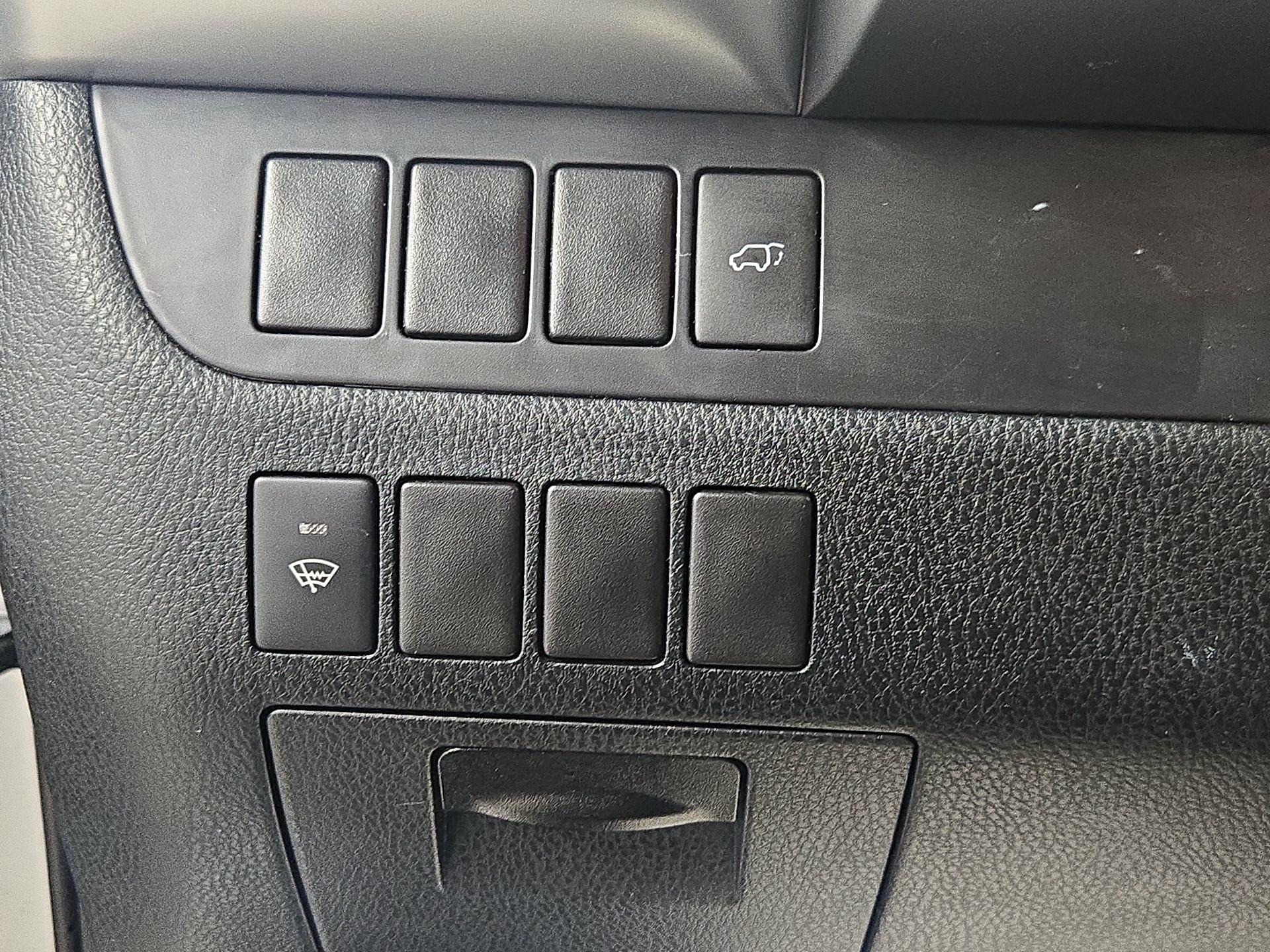 Thumbnail: 2015 Toyota Highlander - 13