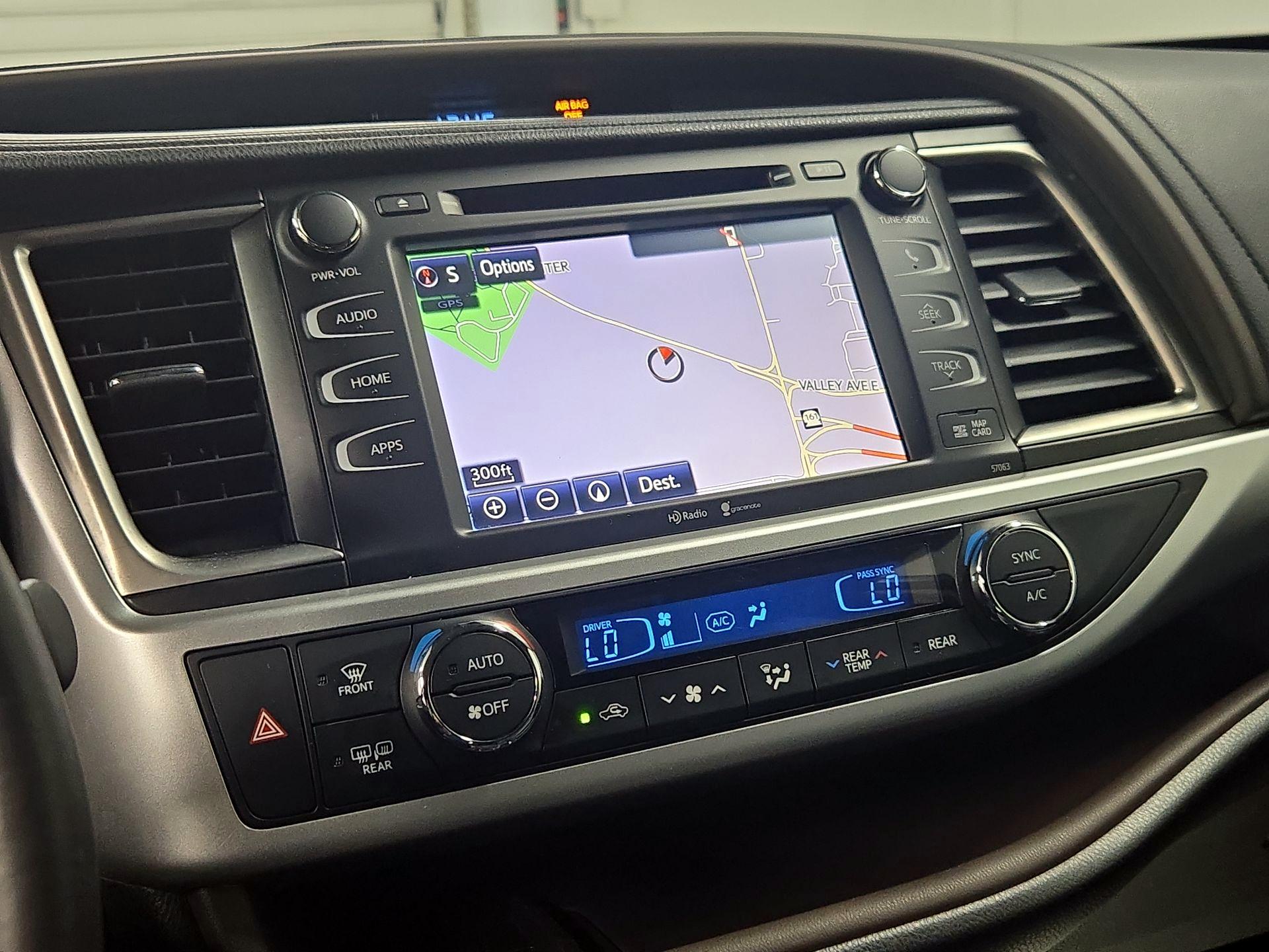 Thumbnail: 2015 Toyota Highlander - 14