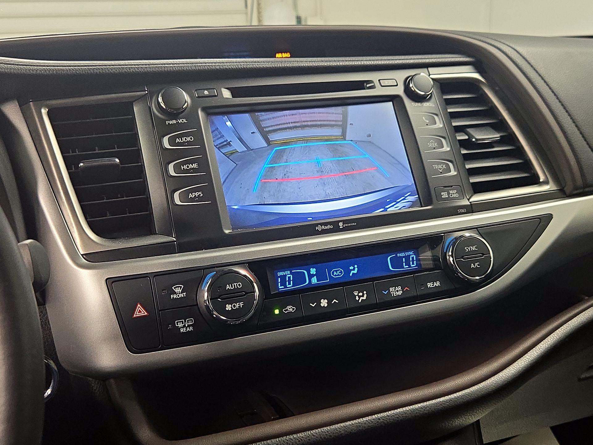 Thumbnail: 2015 Toyota Highlander - 15