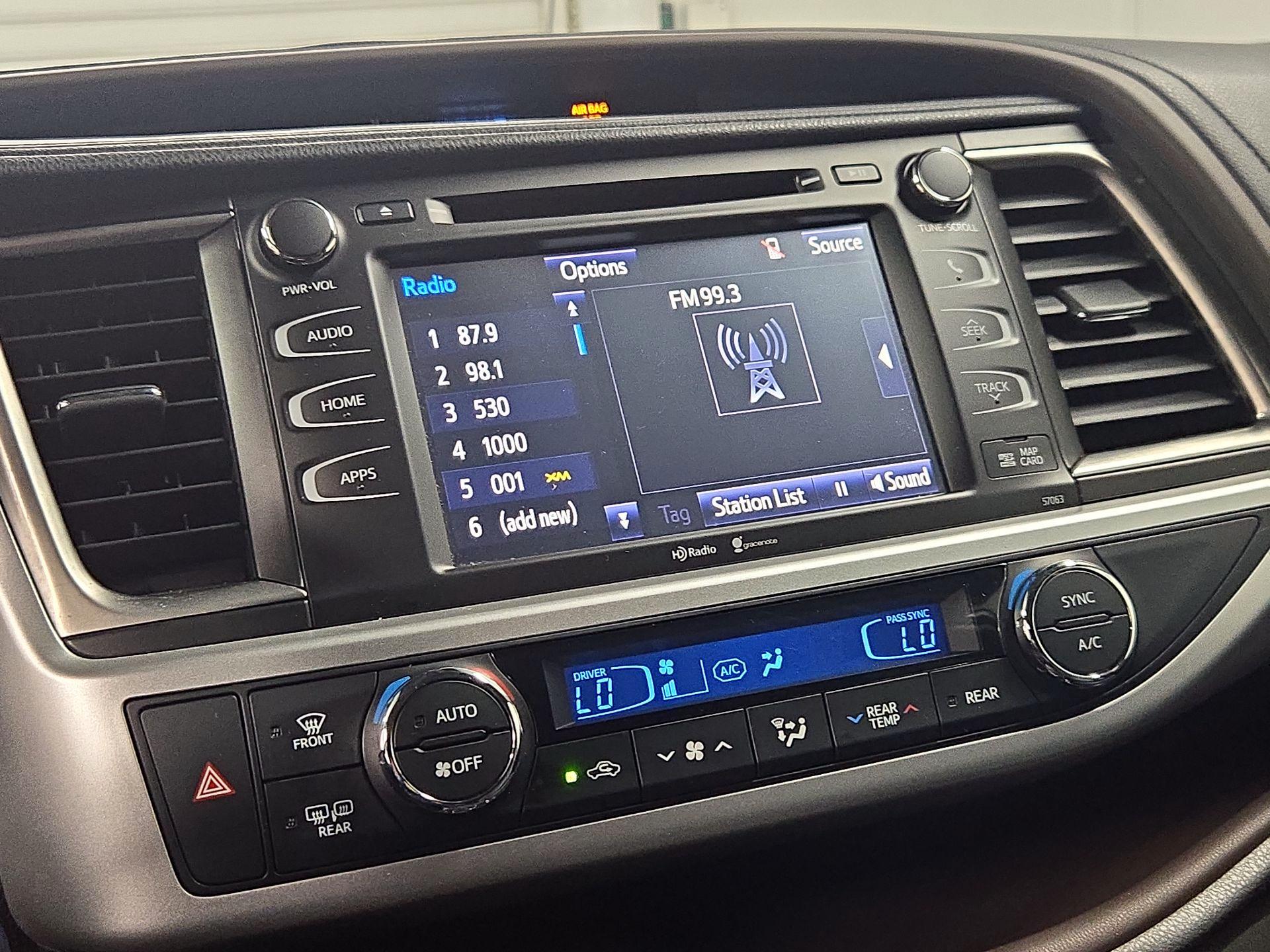 Thumbnail: 2015 Toyota Highlander - 16