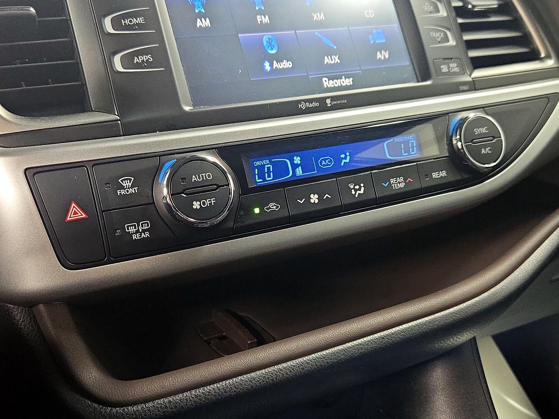 Thumbnail: 2015 Toyota Highlander - 17