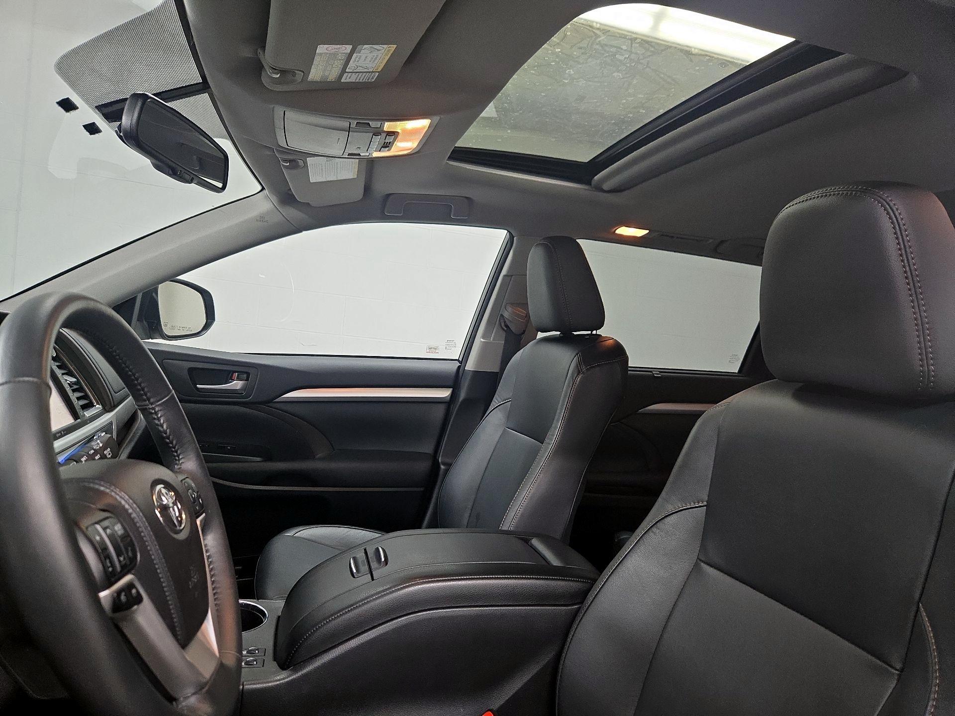 Thumbnail: 2015 Toyota Highlander - 20