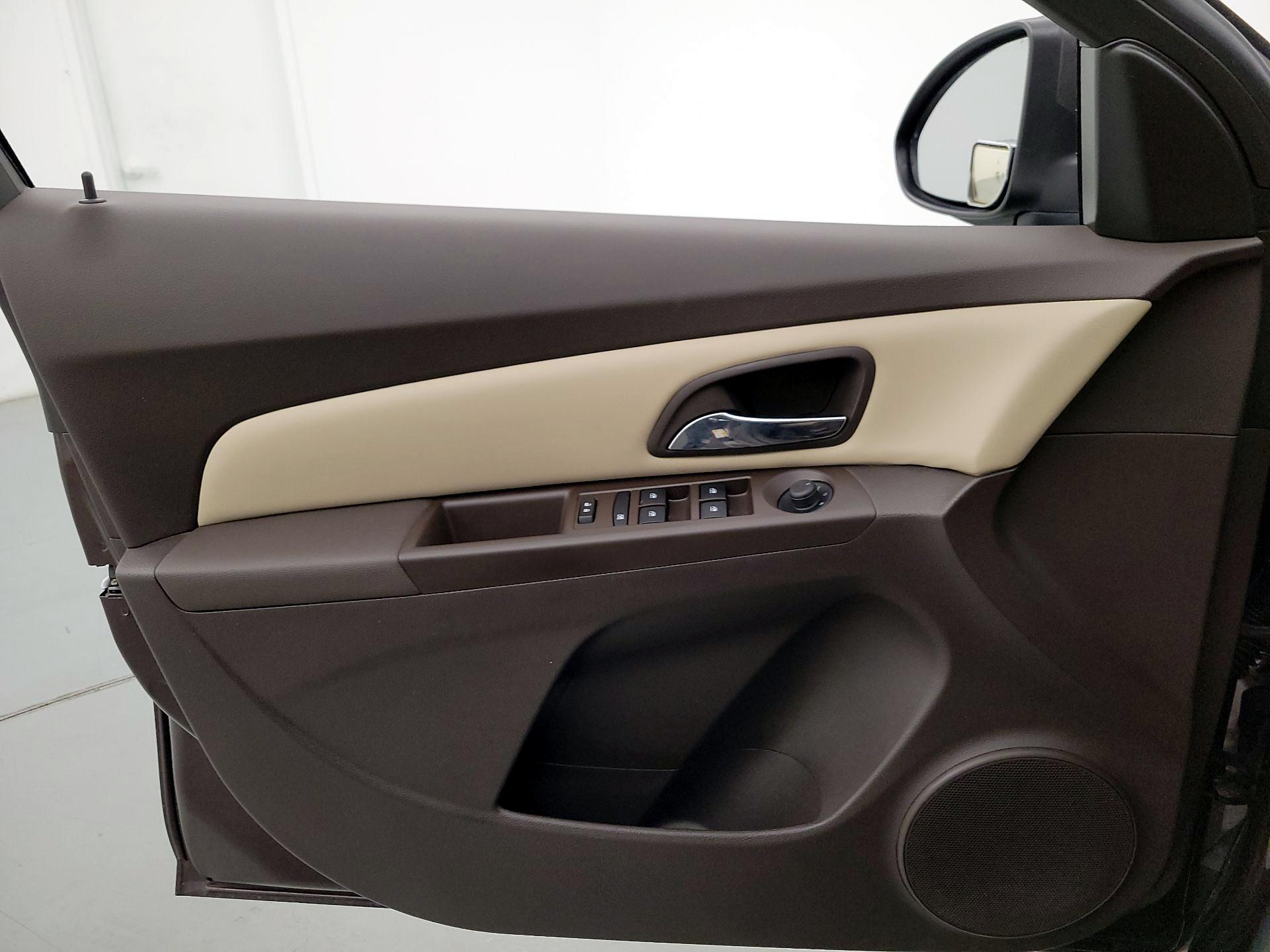 Thumbnail: 2015 Chevrolet Cruze - 12