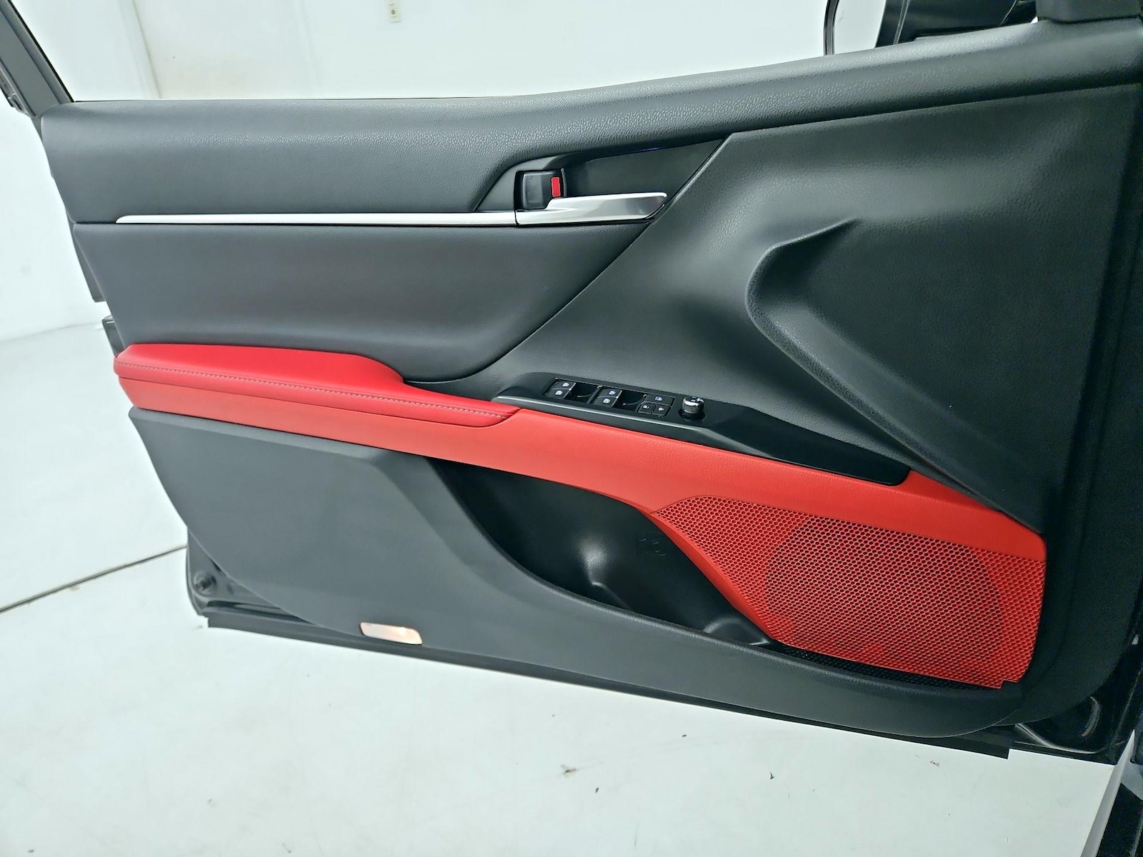 2020 Toyota Camry XSE - Photo 13