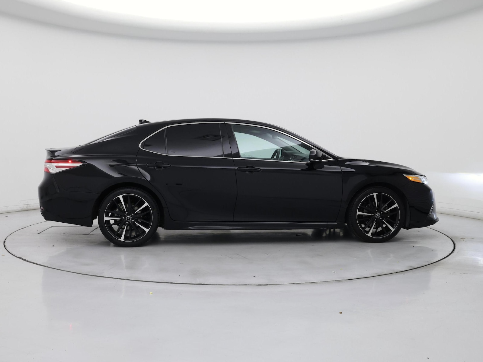 2020 Toyota Camry XSE - Photo 8