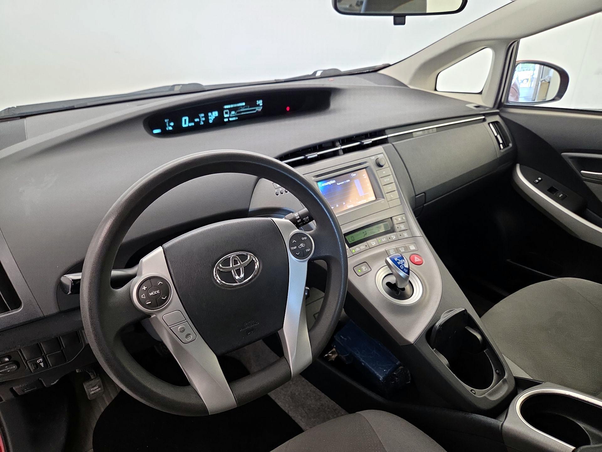 Thumbnail: 2015 Toyota Prius - 9