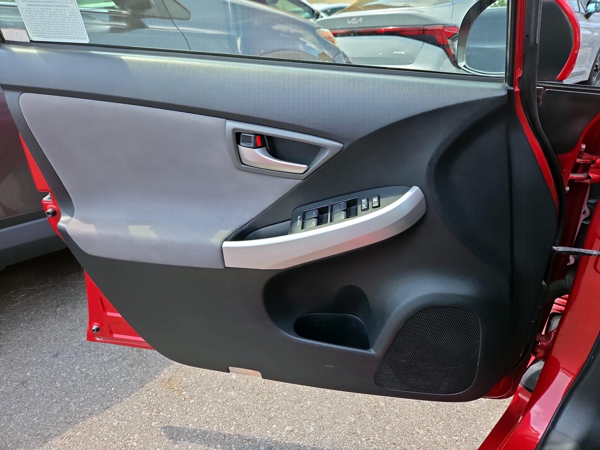Thumbnail: 2015 Toyota Prius - 12