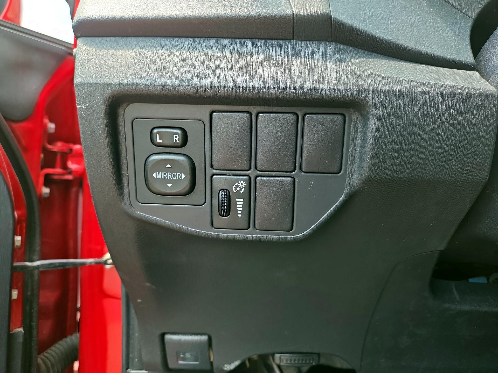 Thumbnail: 2015 Toyota Prius - 13