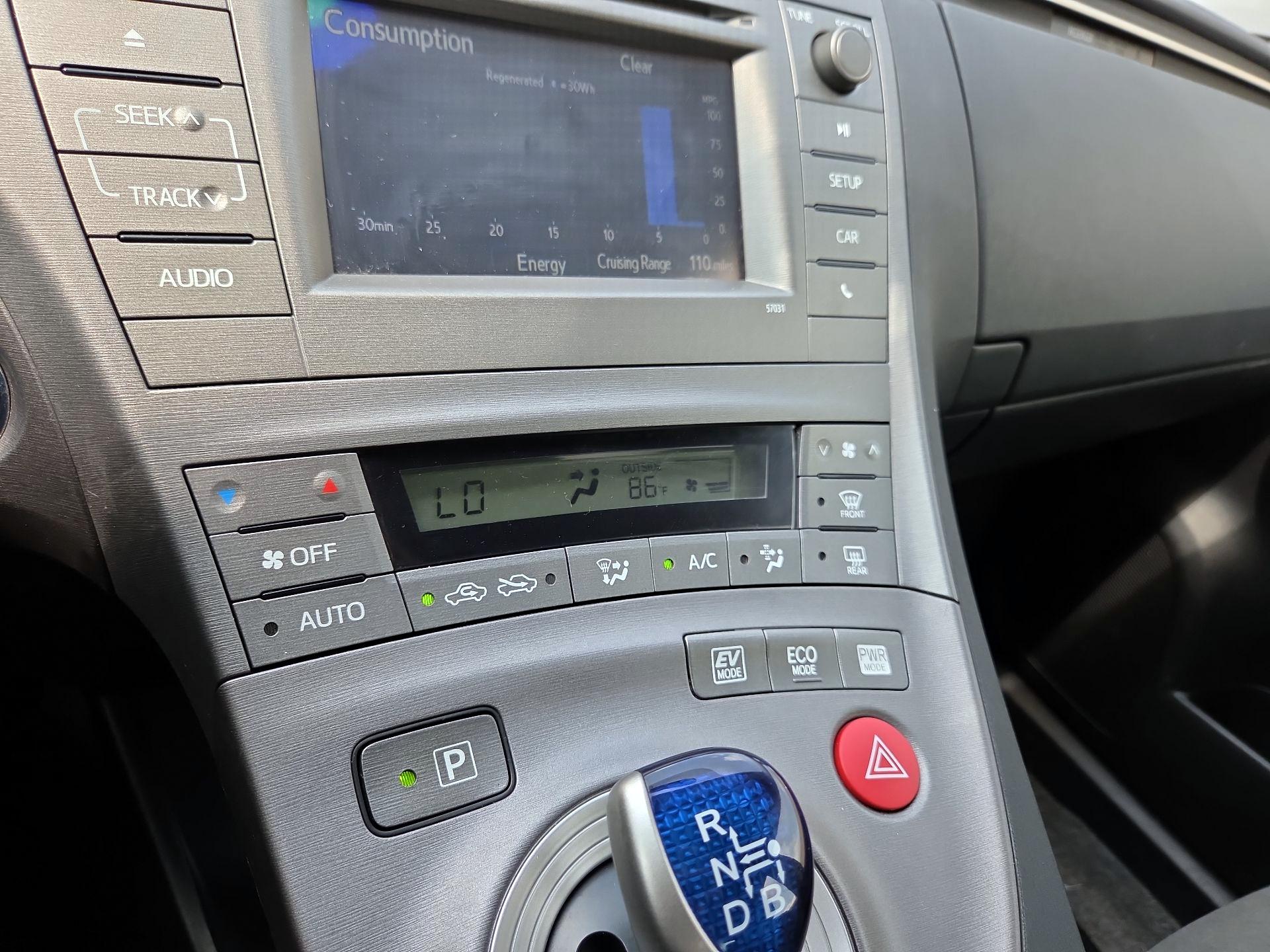Thumbnail: 2015 Toyota Prius - 16