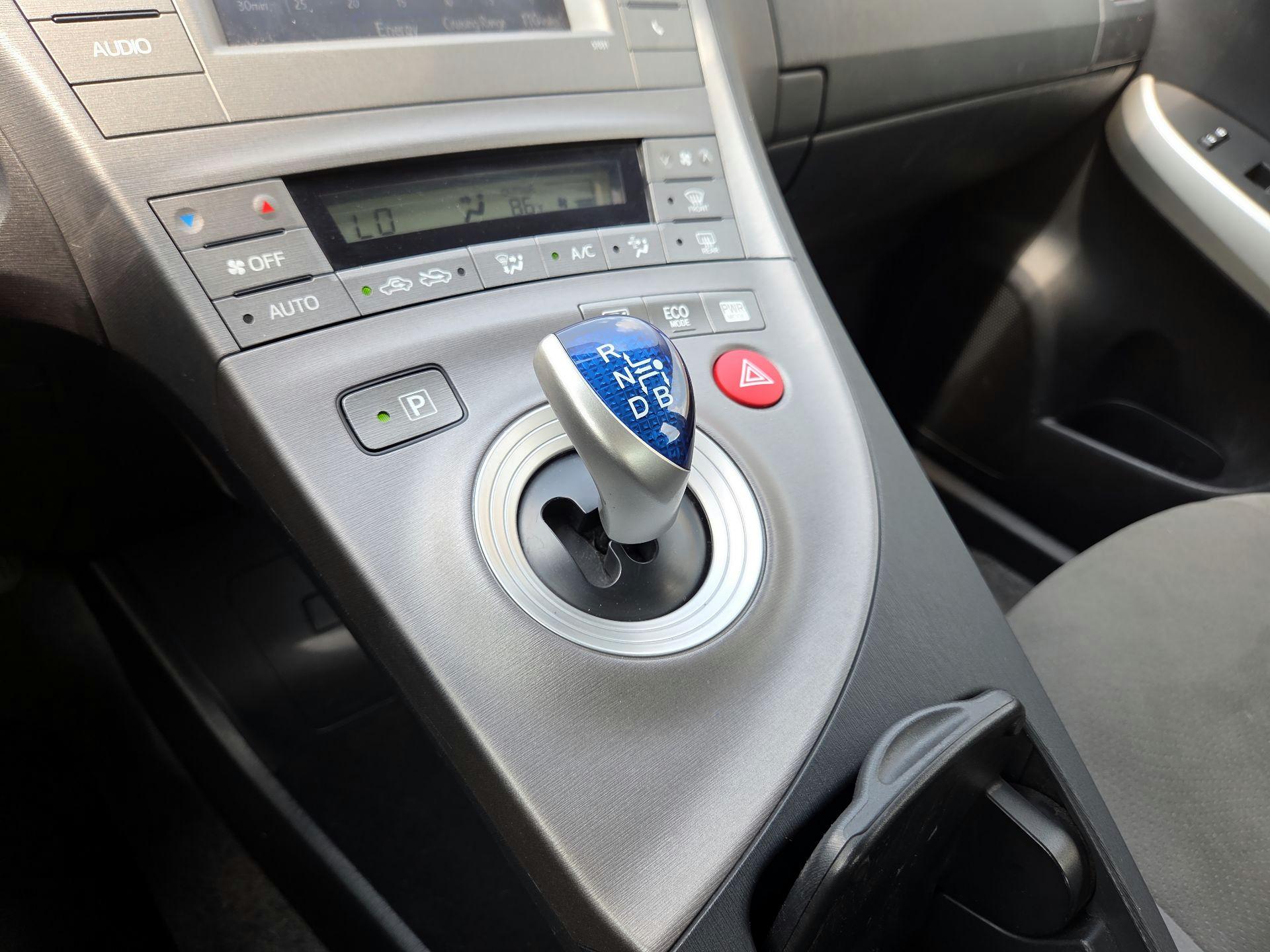 Thumbnail: 2015 Toyota Prius - 17