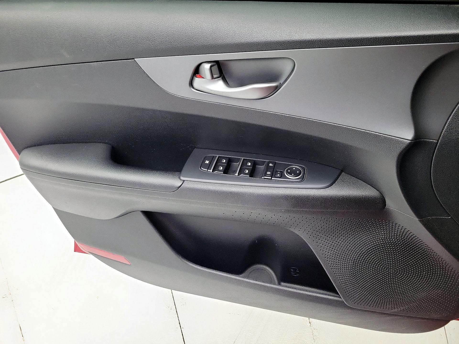 Thumbnail: 2020 Kia Forte - 12