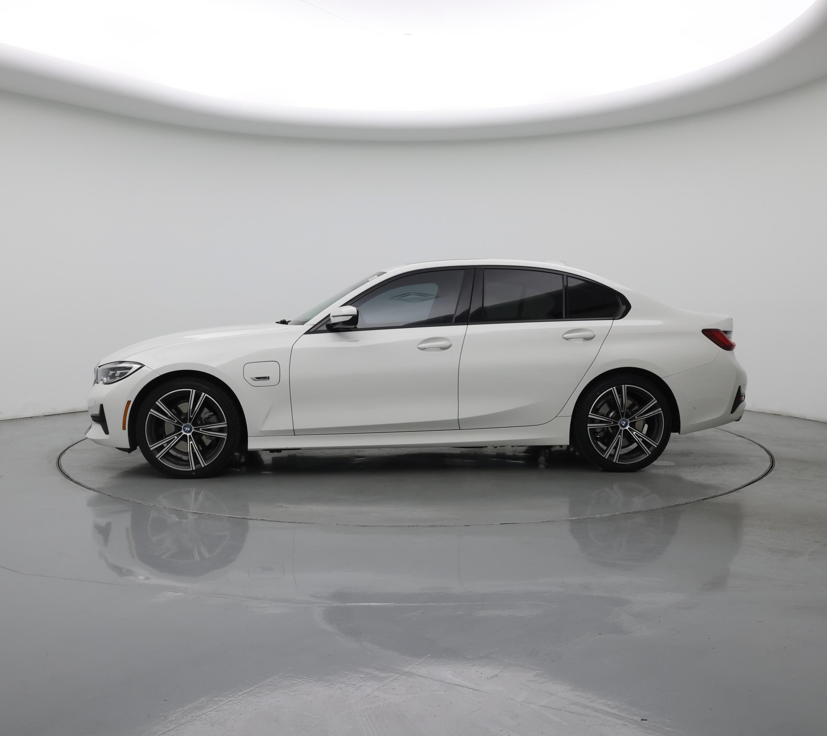 Thumbnail: 2022 BMW 3 Series - 3