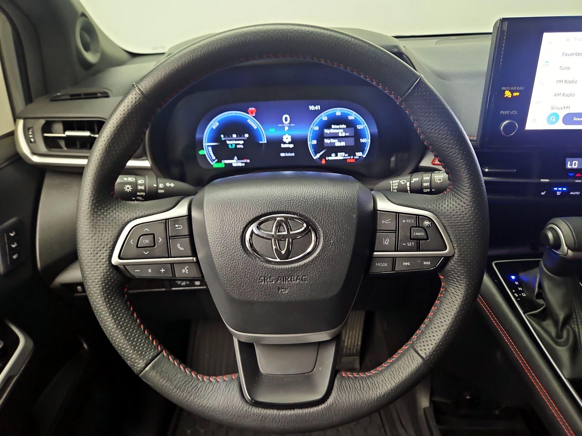 Thumbnail: 2025 Toyota Sienna - 10
