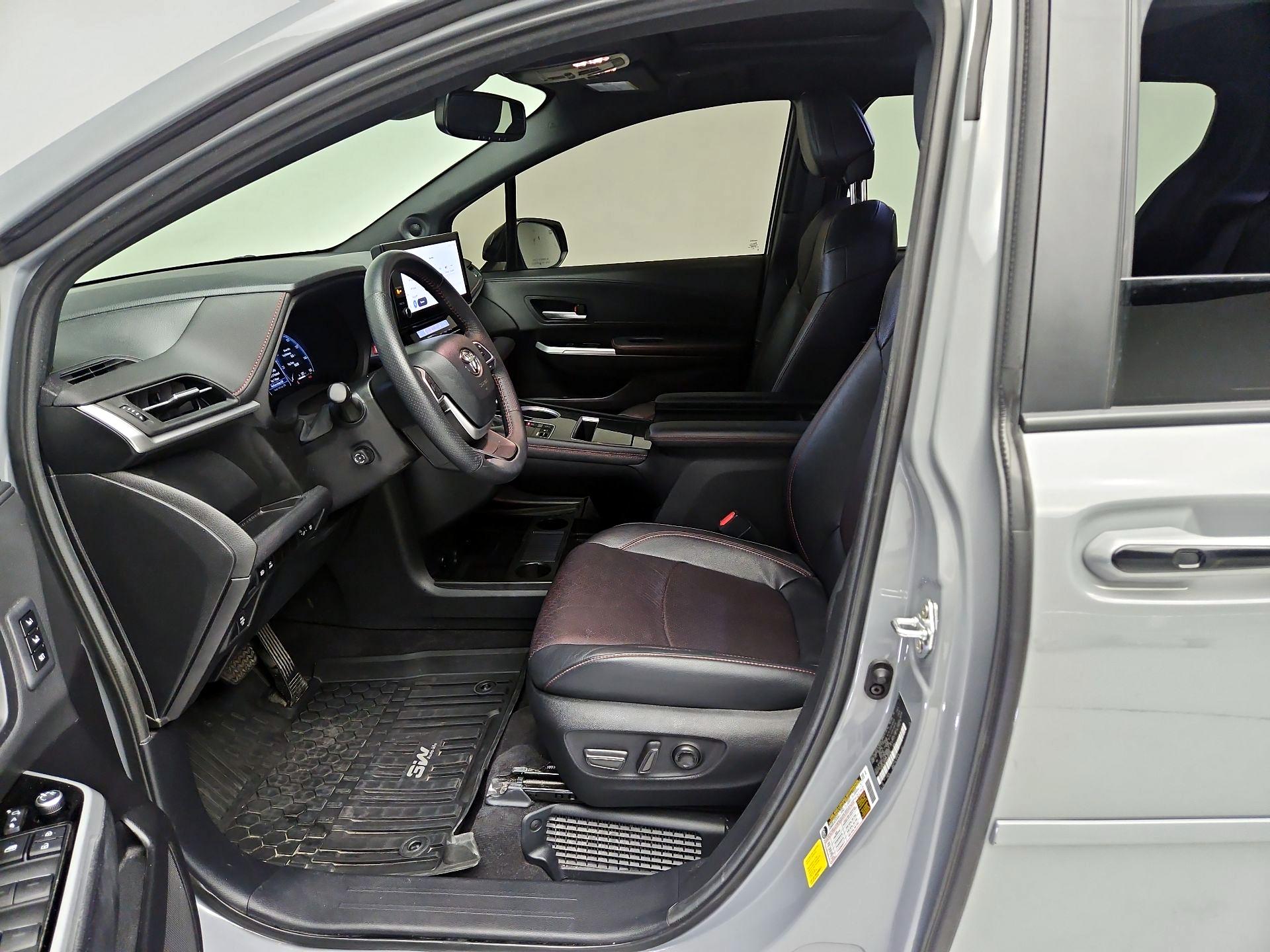 Thumbnail: 2025 Toyota Sienna - 11