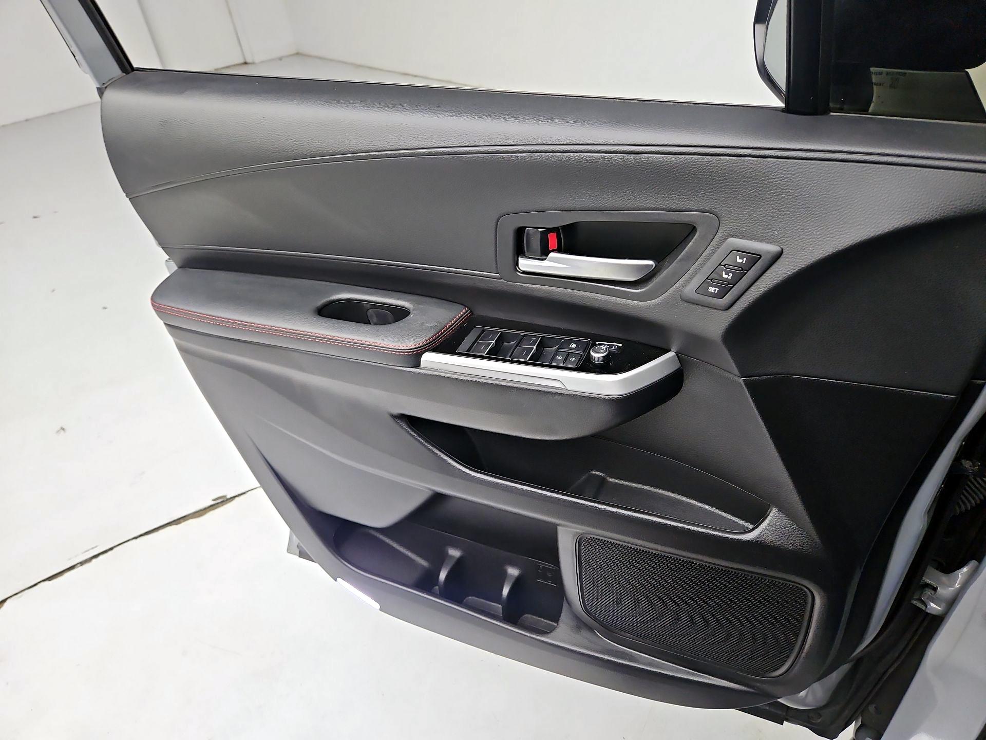 Thumbnail: 2025 Toyota Sienna - 12