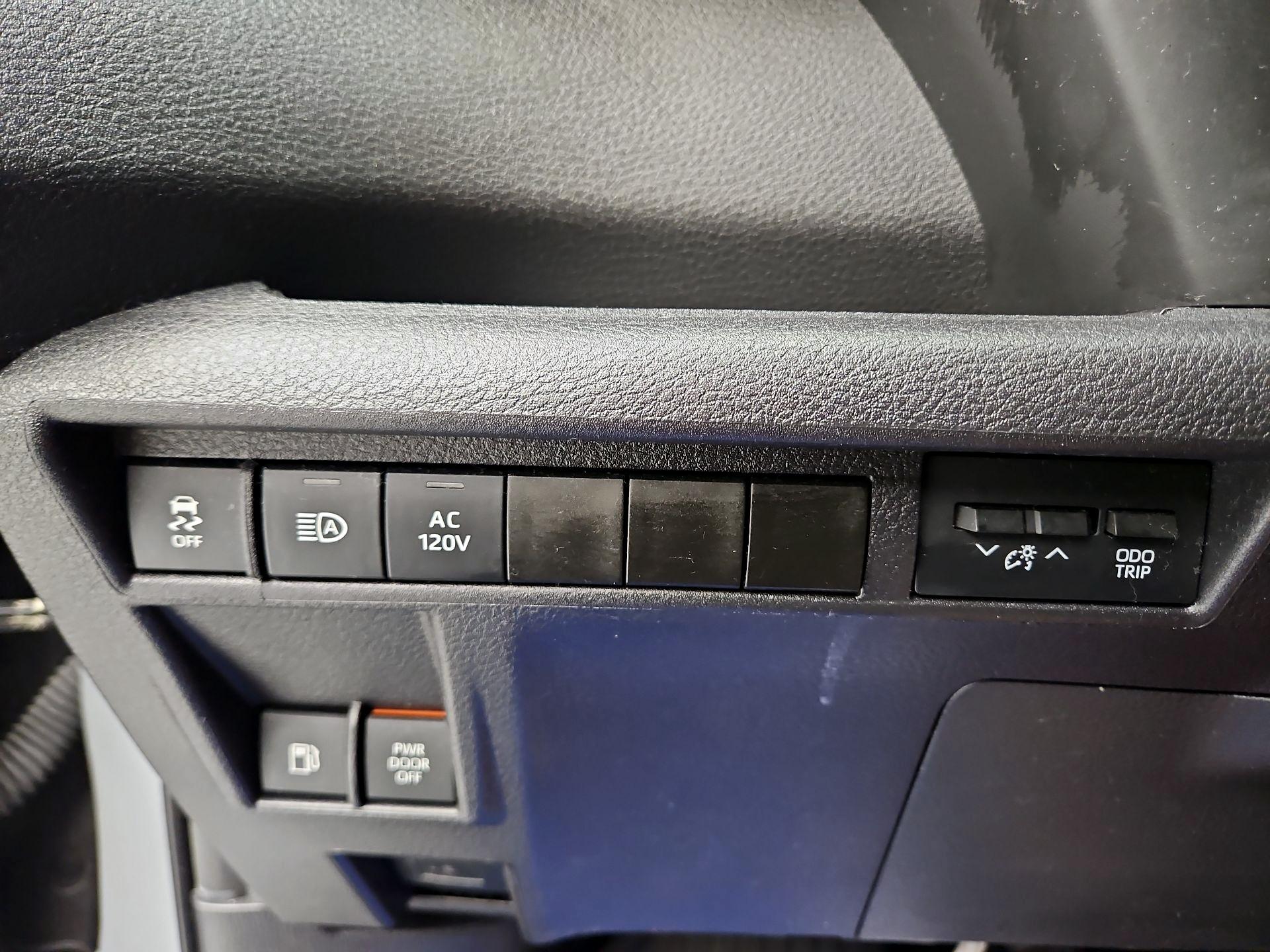 Thumbnail: 2025 Toyota Sienna - 13