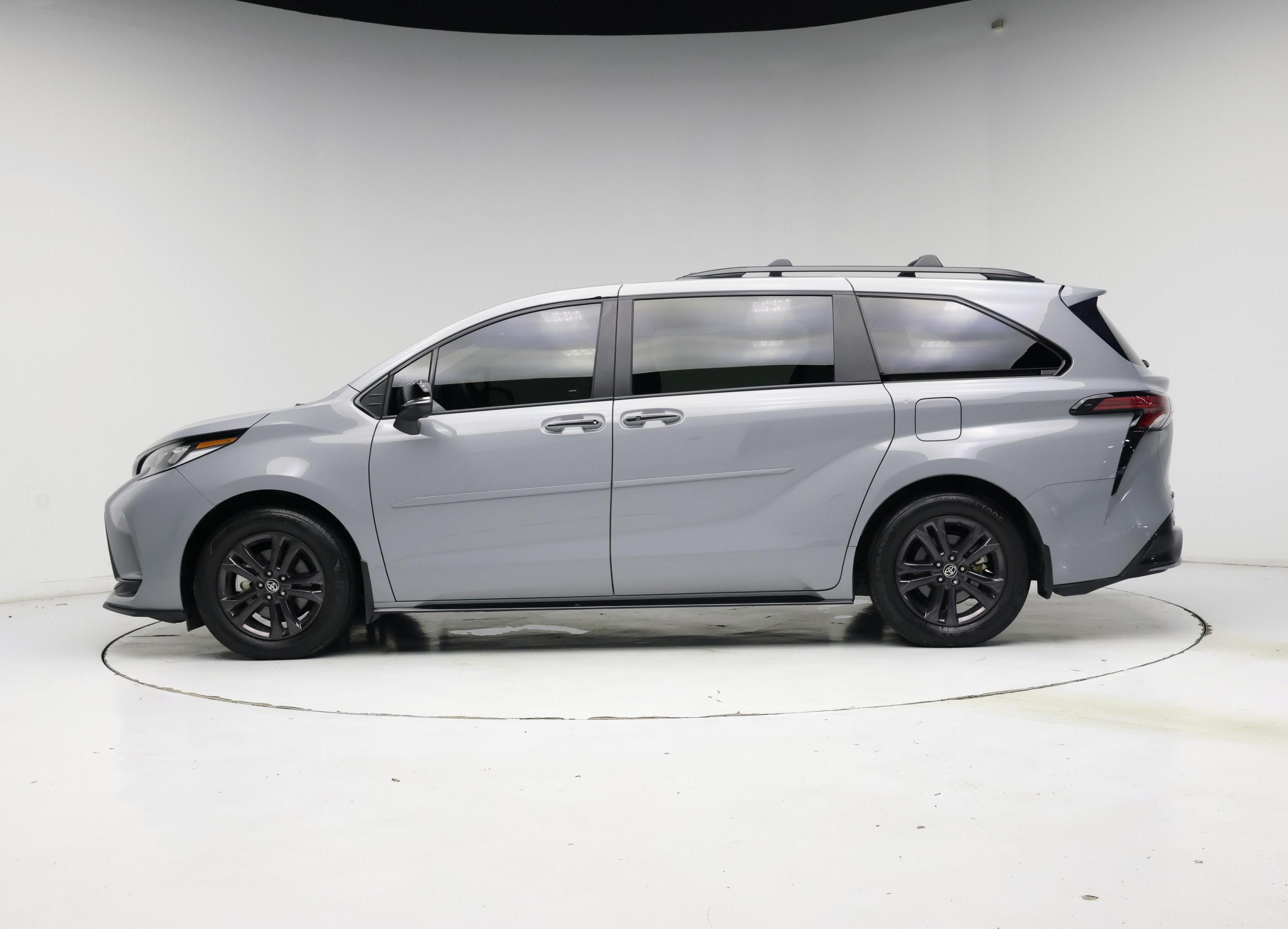 Thumbnail: 2025 Toyota Sienna - 3
