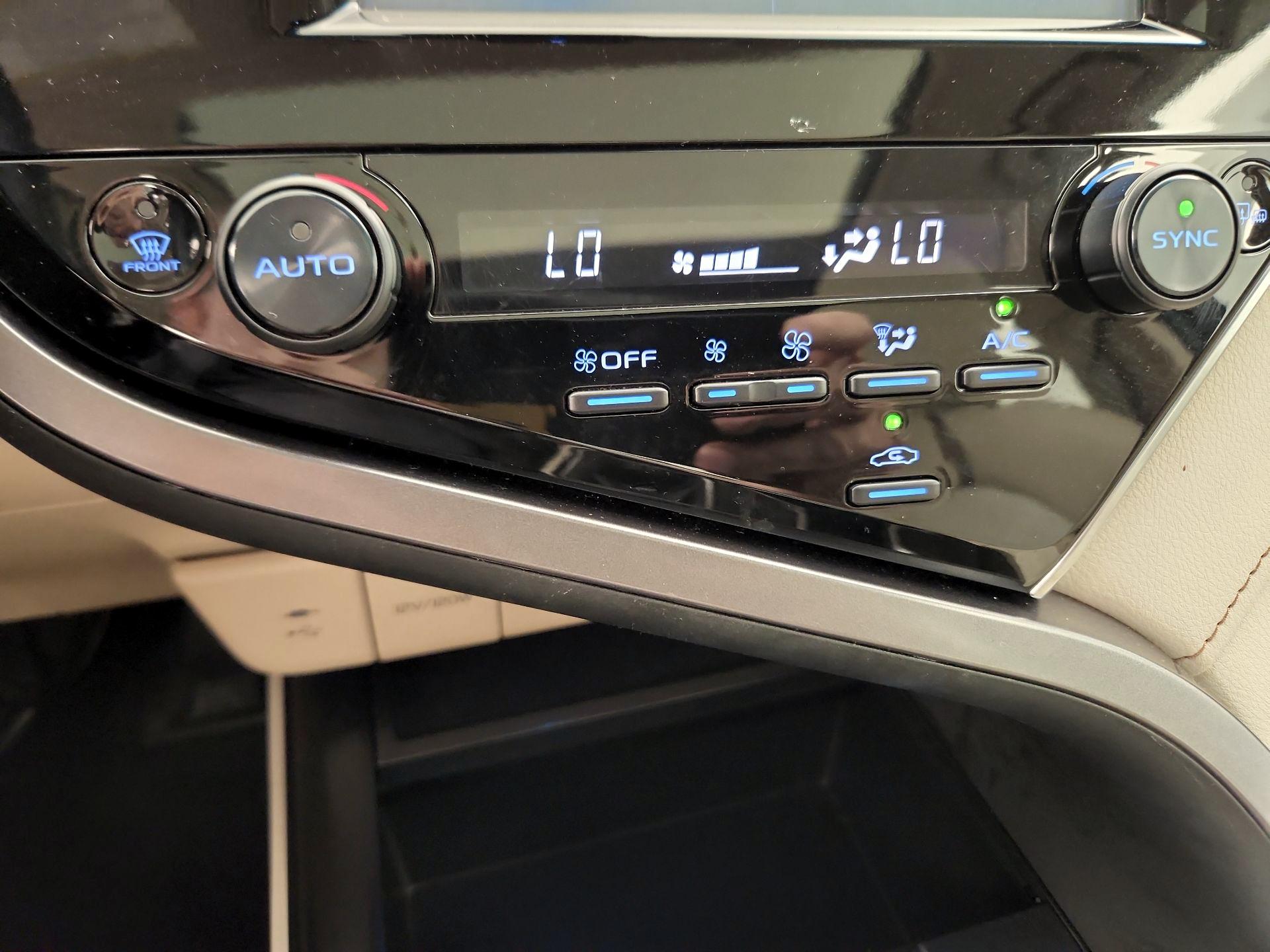 Thumbnail: 2018 Toyota Camry - 16