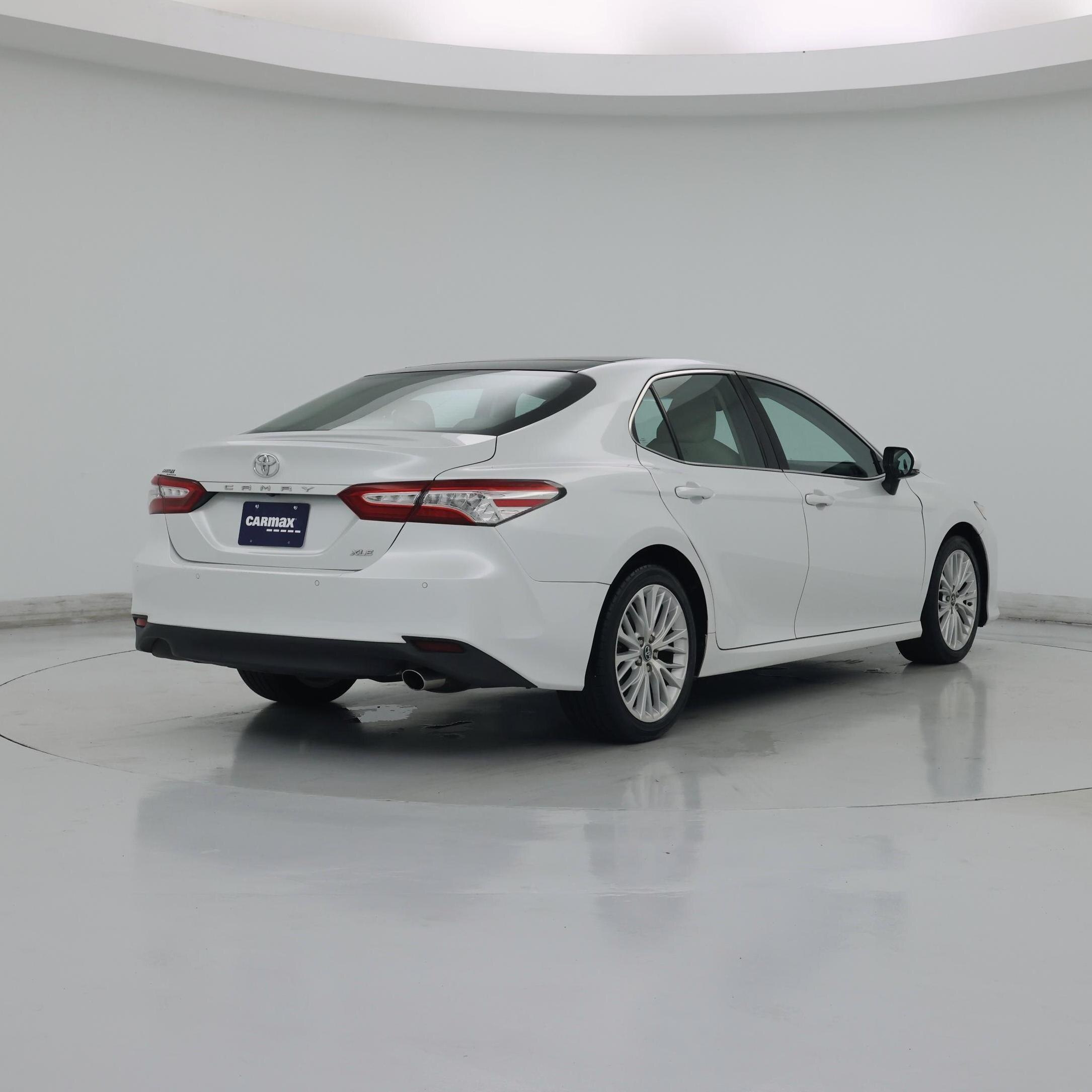 Thumbnail: 2018 Toyota Camry - 8