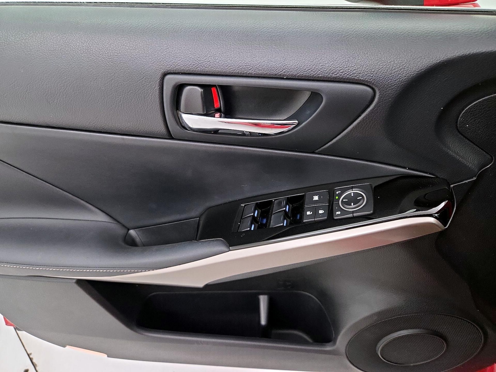 2016 Lexus IS 350 - Photo 13