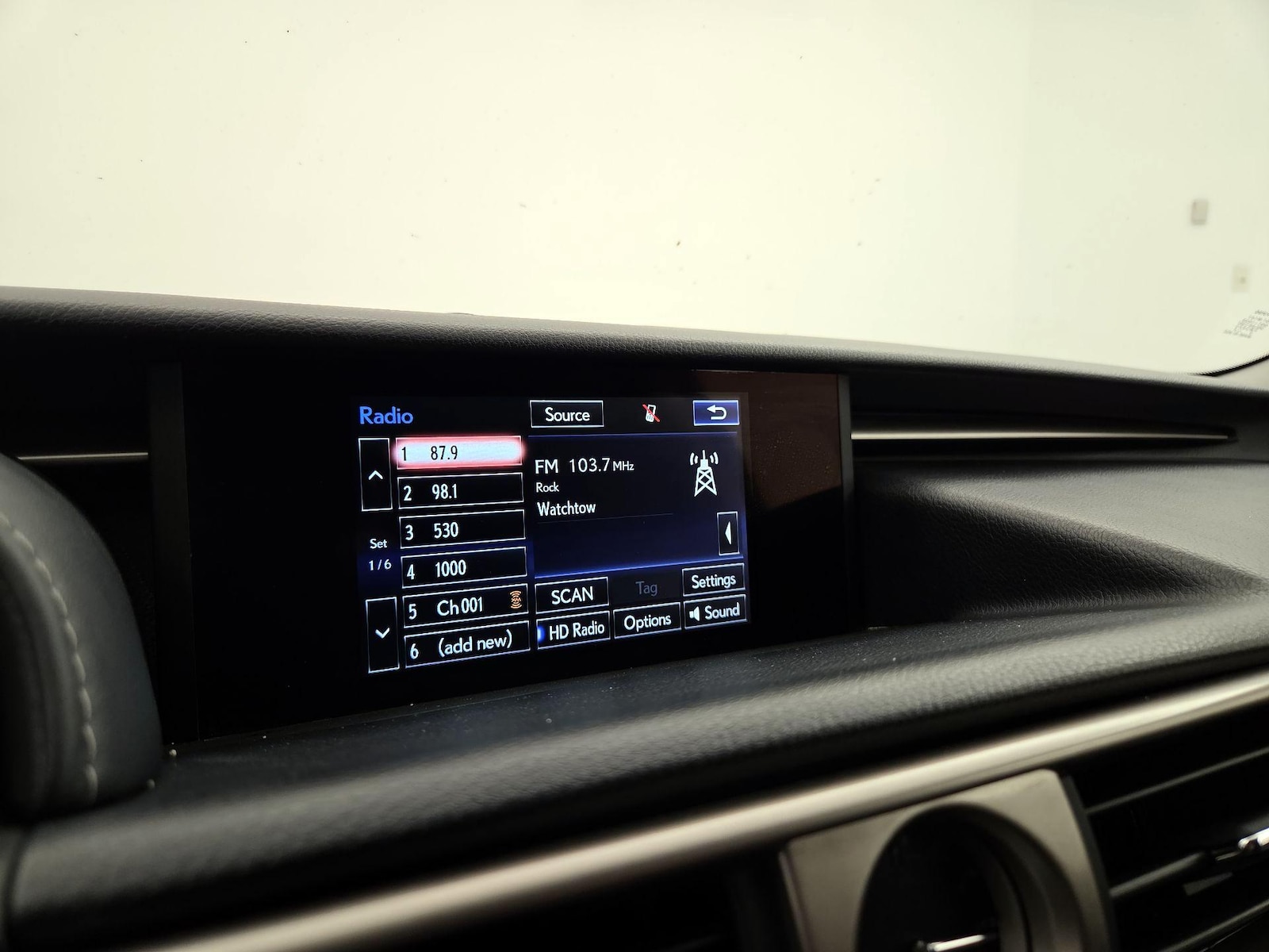 2016 Lexus IS 350 - Photo 17