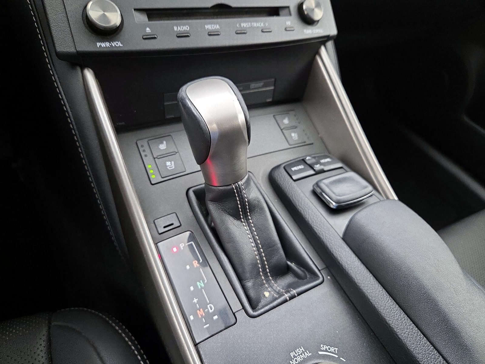 2016 Lexus IS 350 - Photo 19