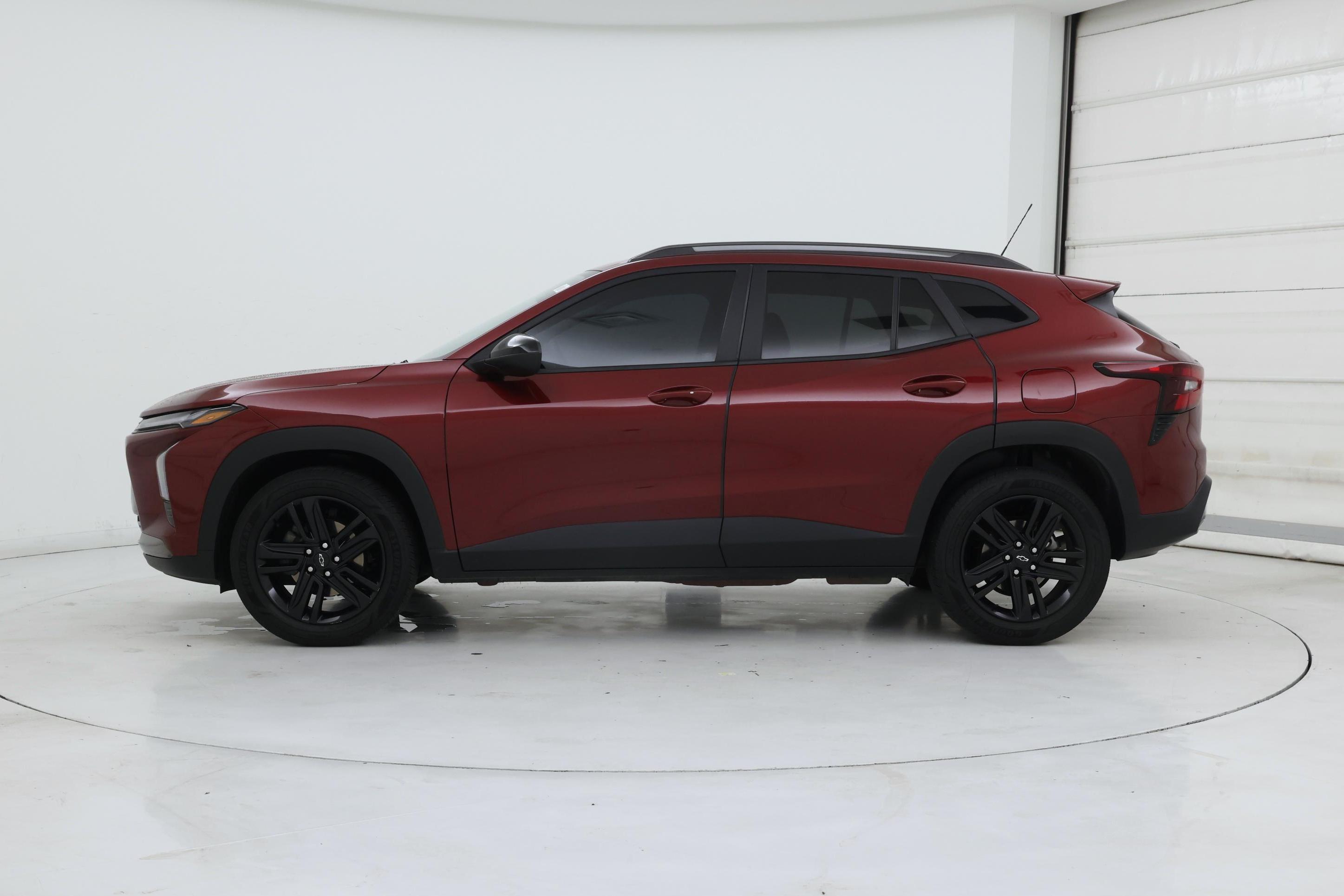 Thumbnail: 2024 Chevrolet Trax - 3