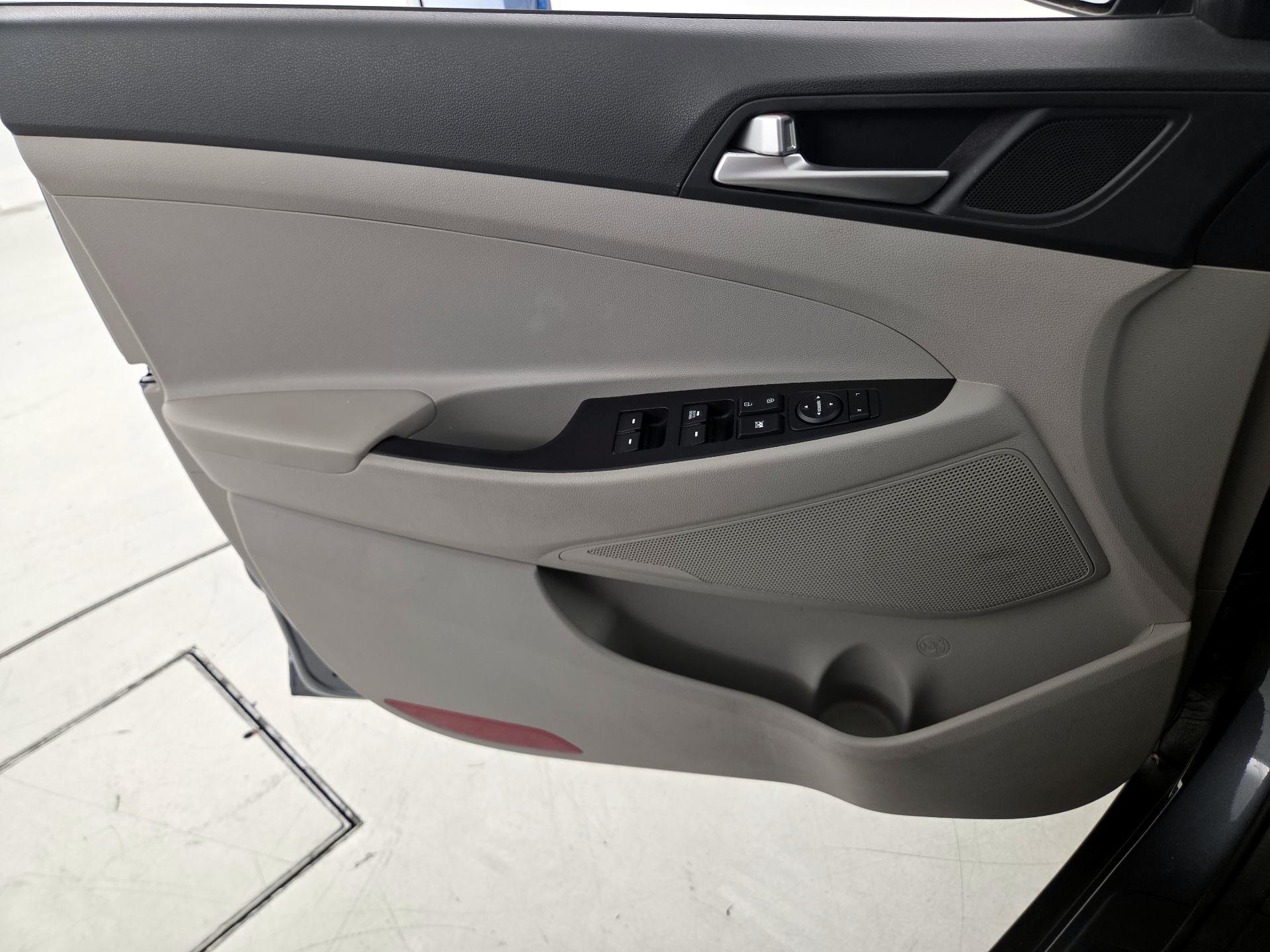 Thumbnail: 2019 Hyundai Tucson - 12