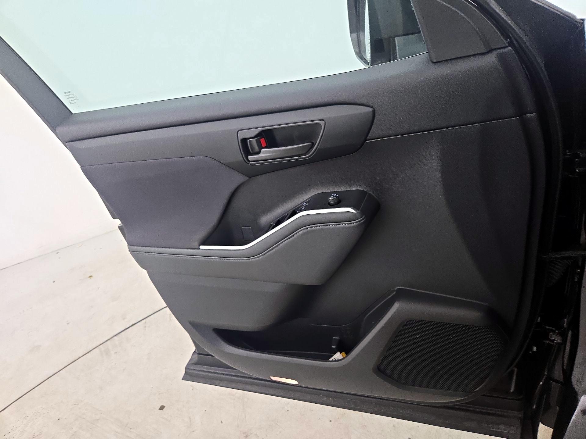 Thumbnail: 2021 Toyota Highlander - 12