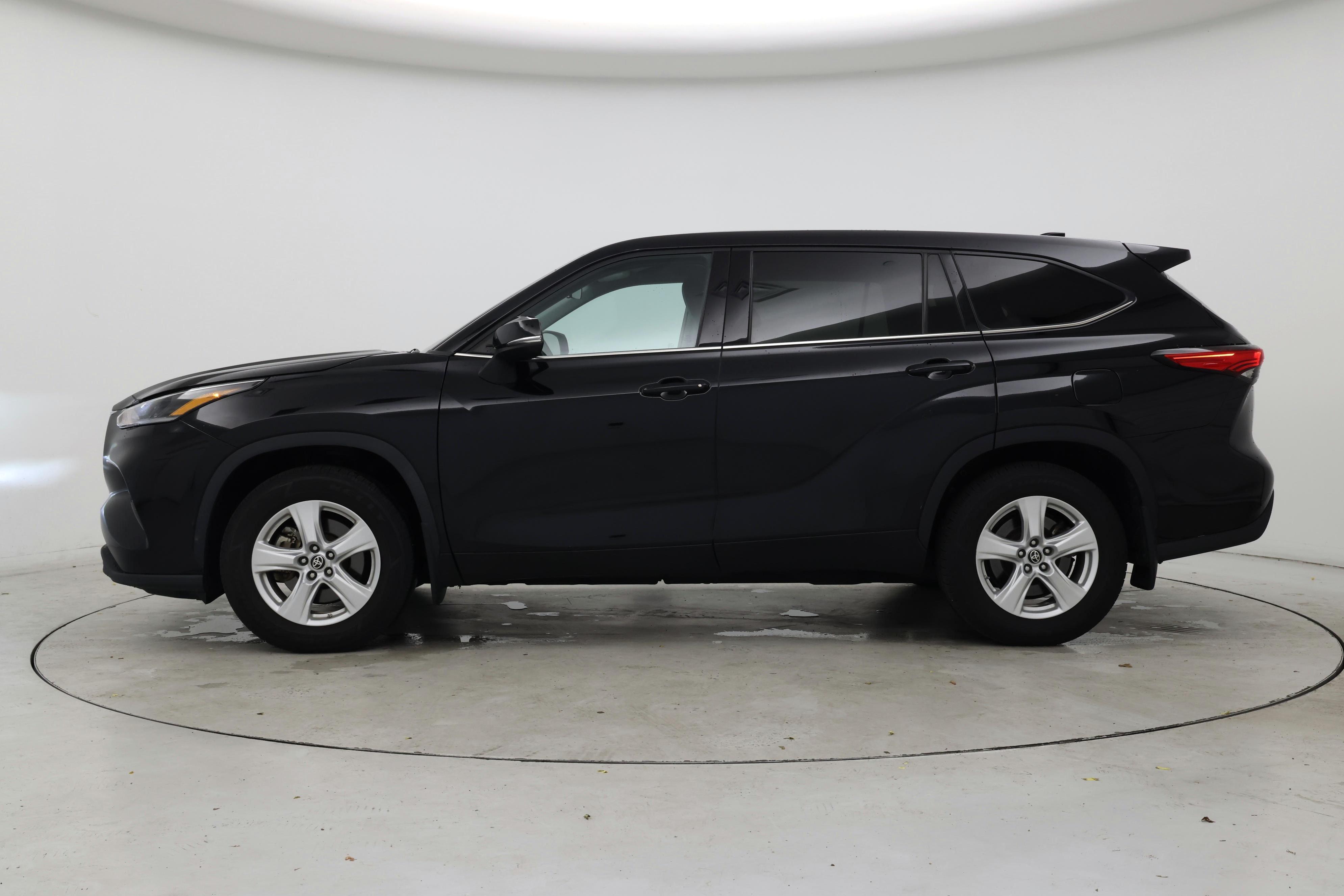 Thumbnail: 2021 Toyota Highlander - 3