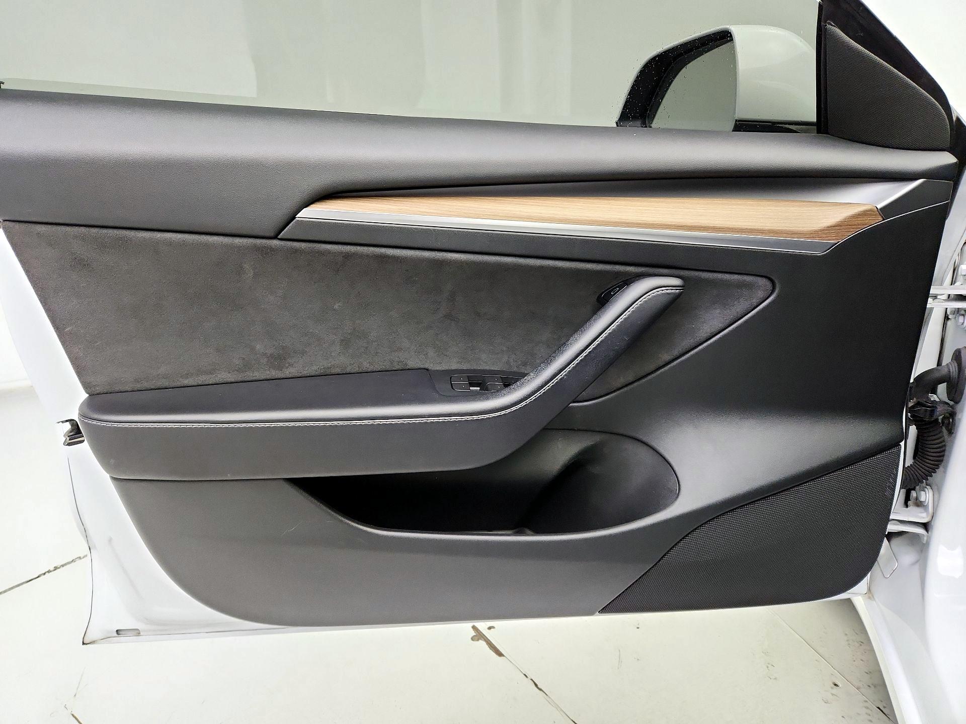 Thumbnail: 2023 Tesla Model 3 - 12