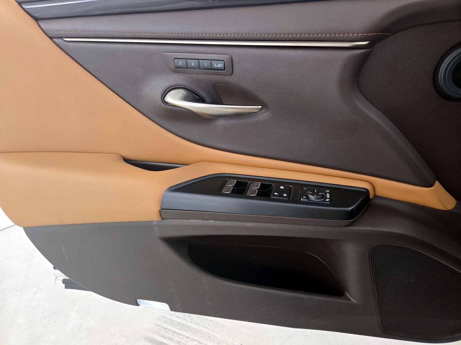 2021 Lexus ES Hybrid 300h - Photo 13